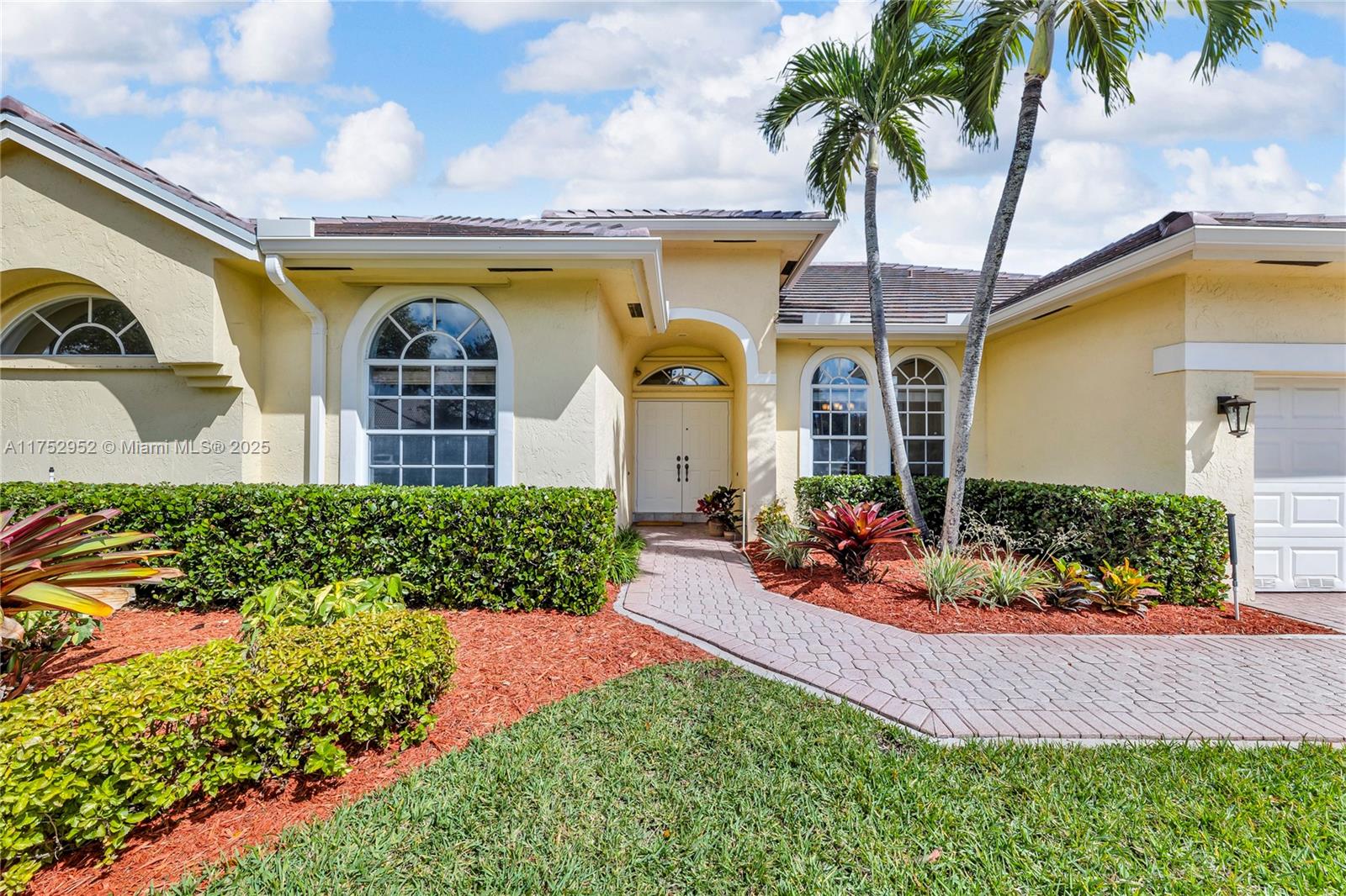 6922 E Mariposa Cir E