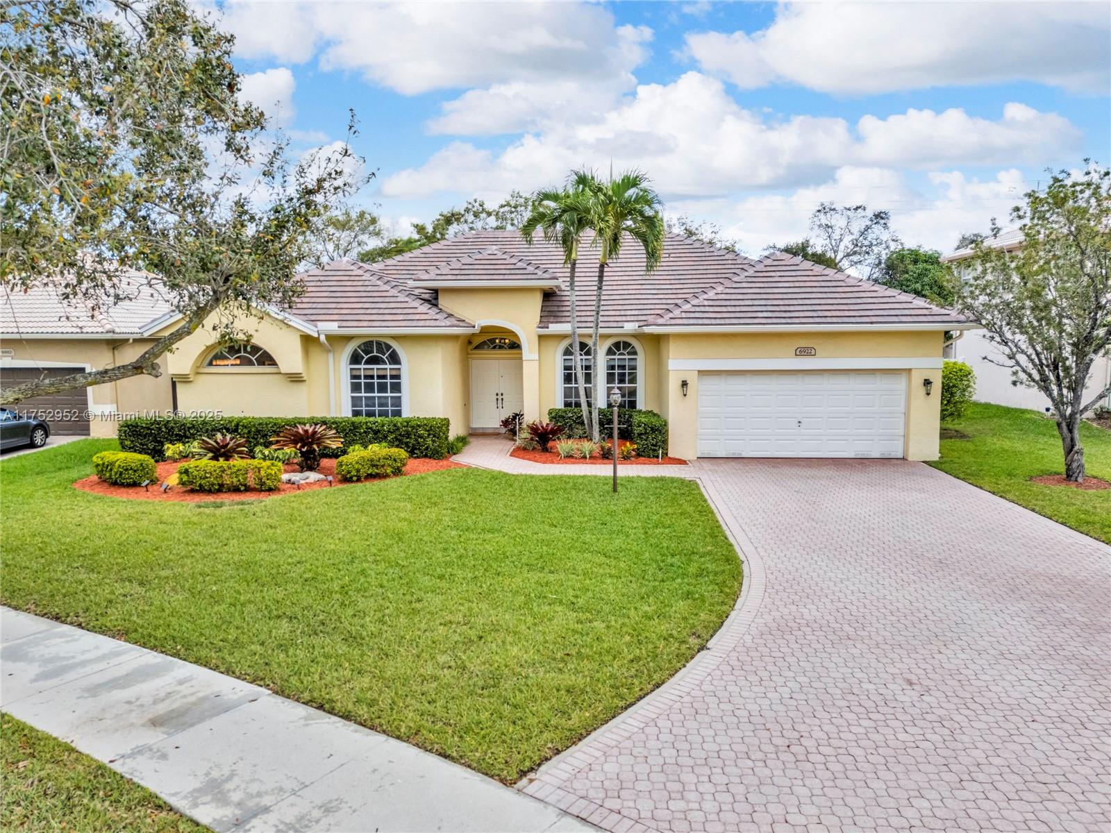 6922 E Mariposa Cir E