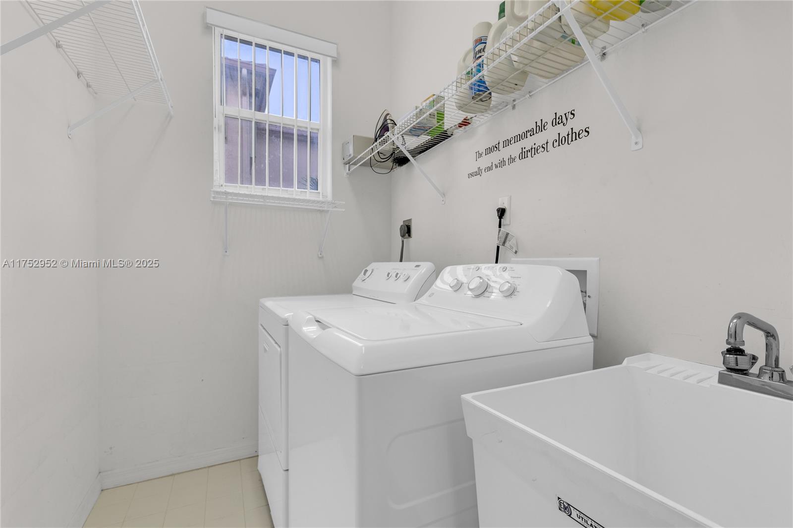 6922 E Mariposa Cir E