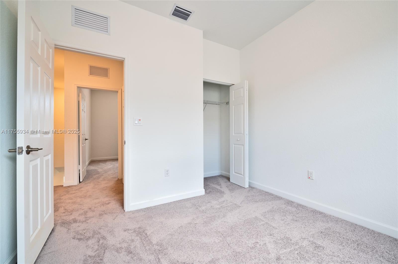 523 SW 19th Ter
