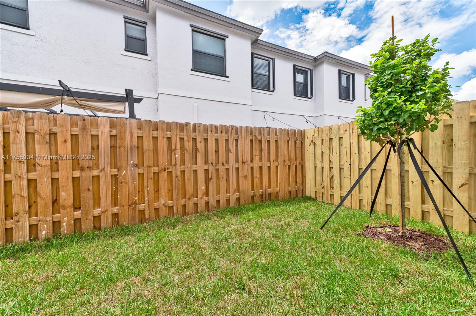 523 SW 19th Ter