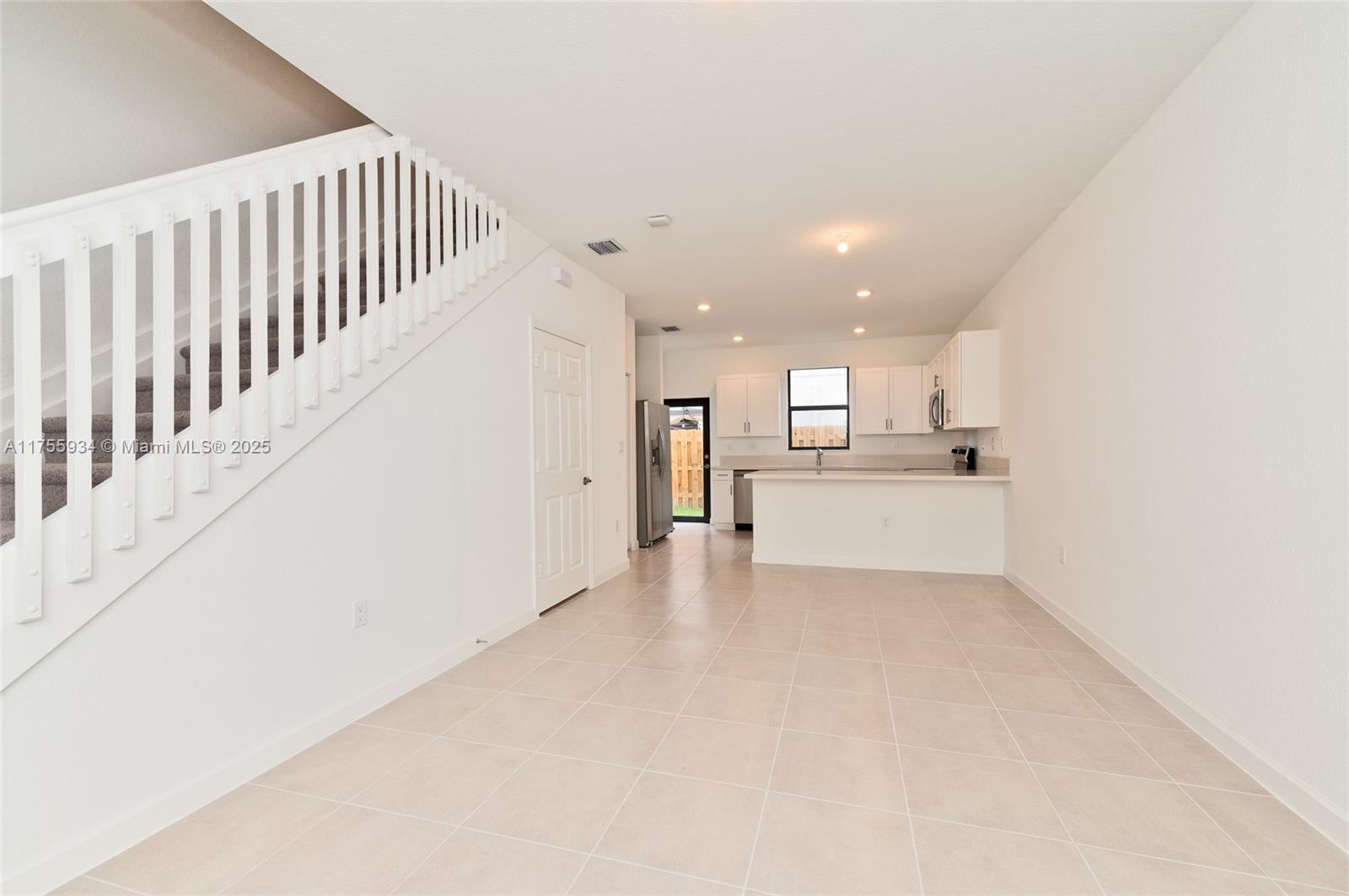 523 SW 19th Ter