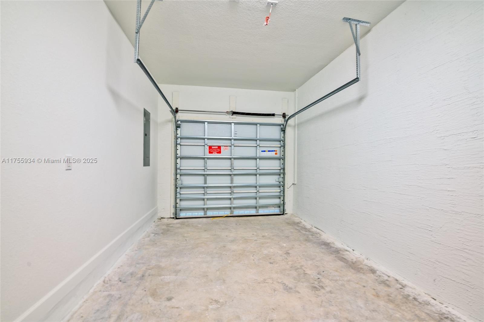 523 SW 19th Ter
