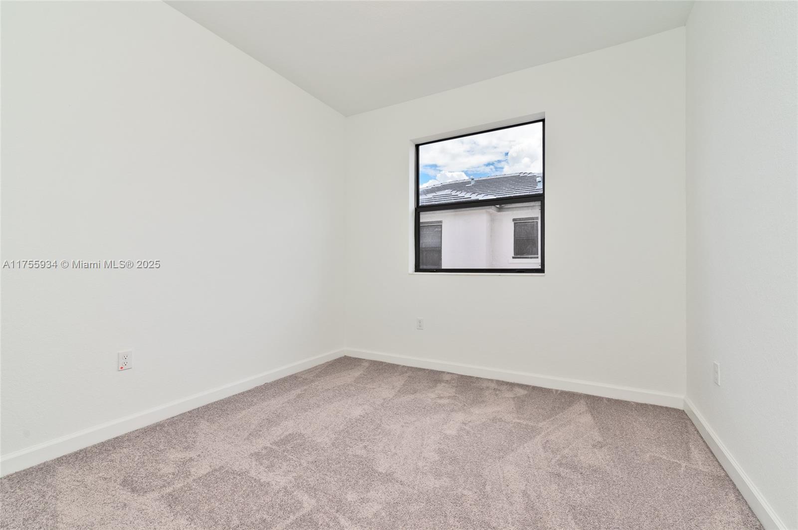 523 SW 19th Ter