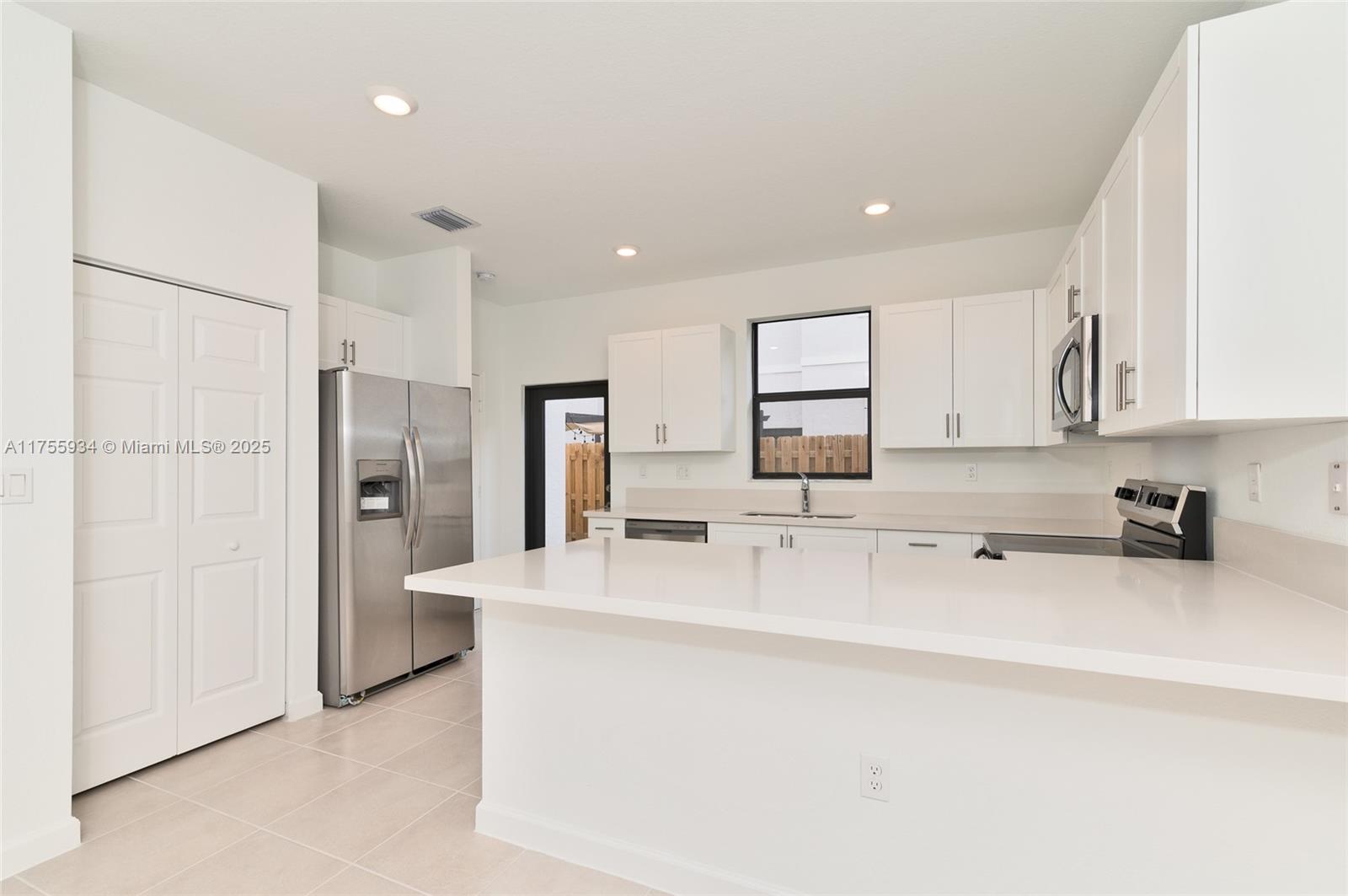 523 SW 19th Ter