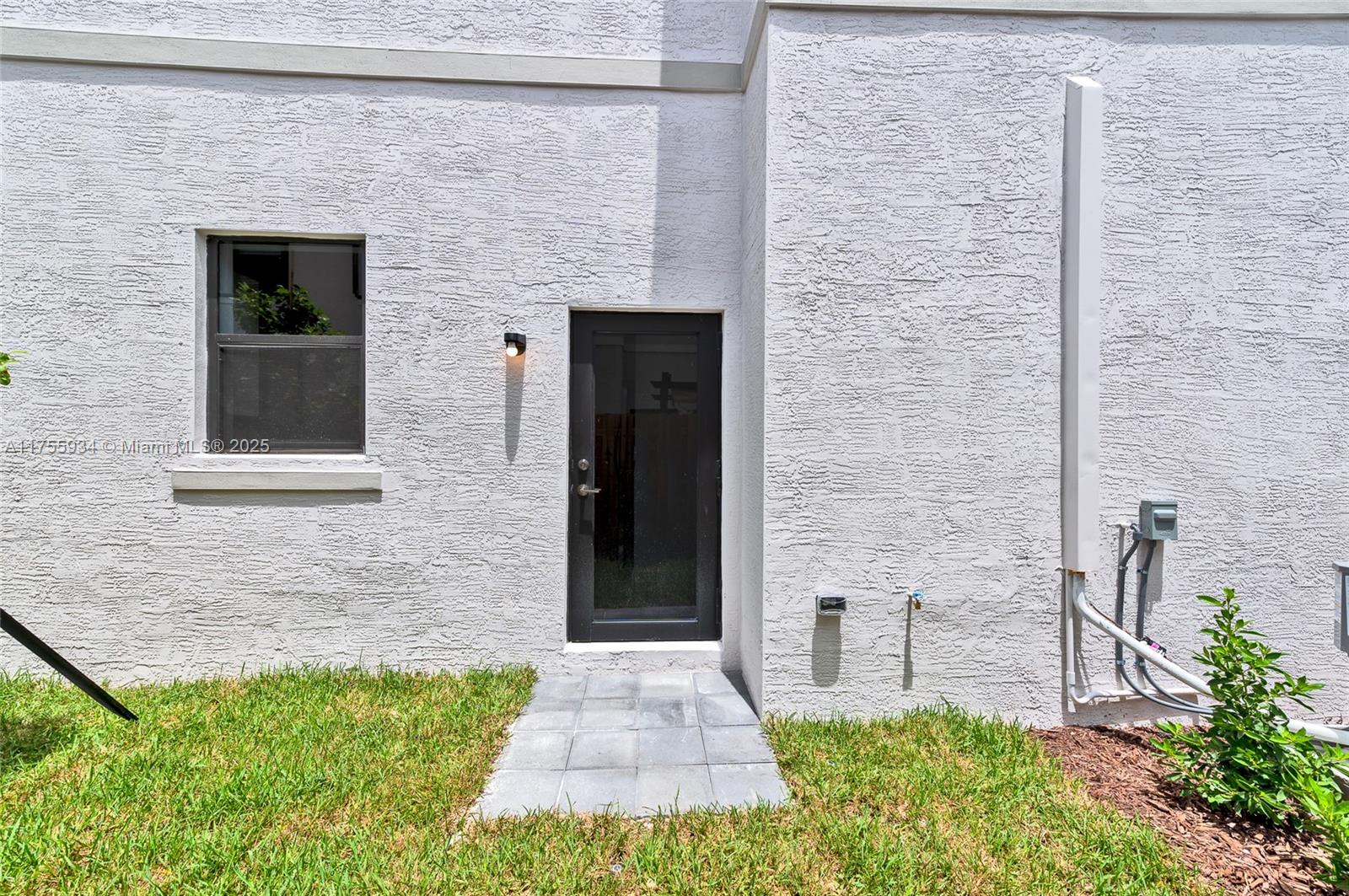 523 SW 19th Ter