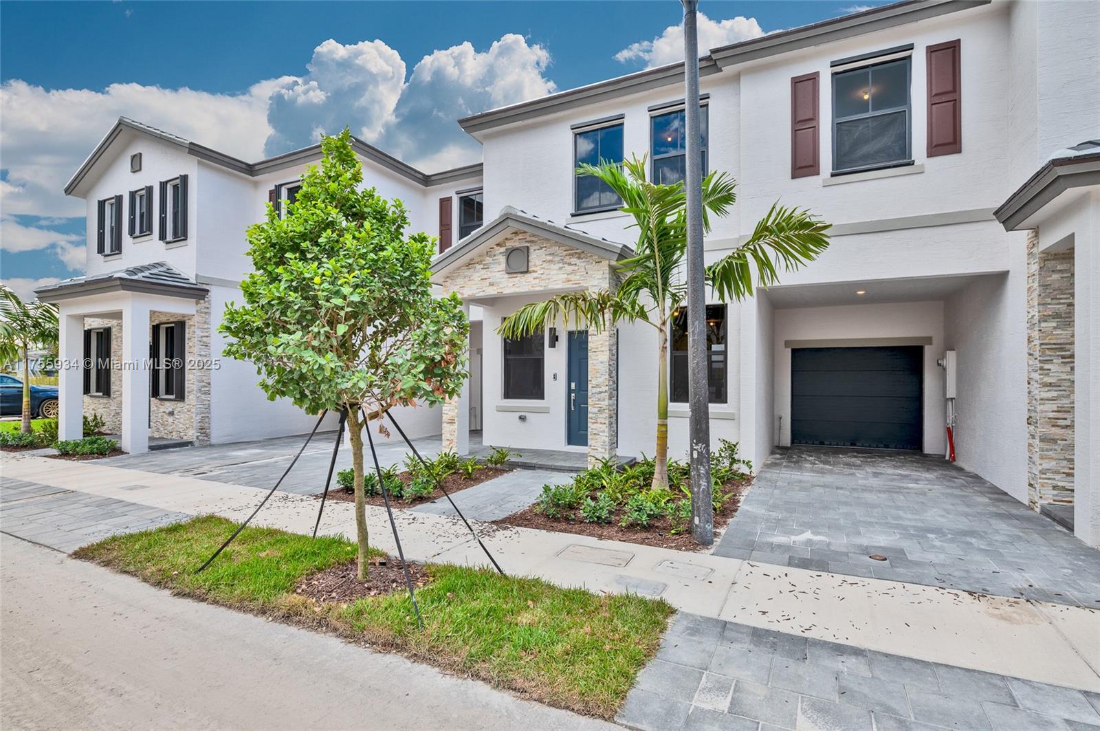 523 SW 19th Ter