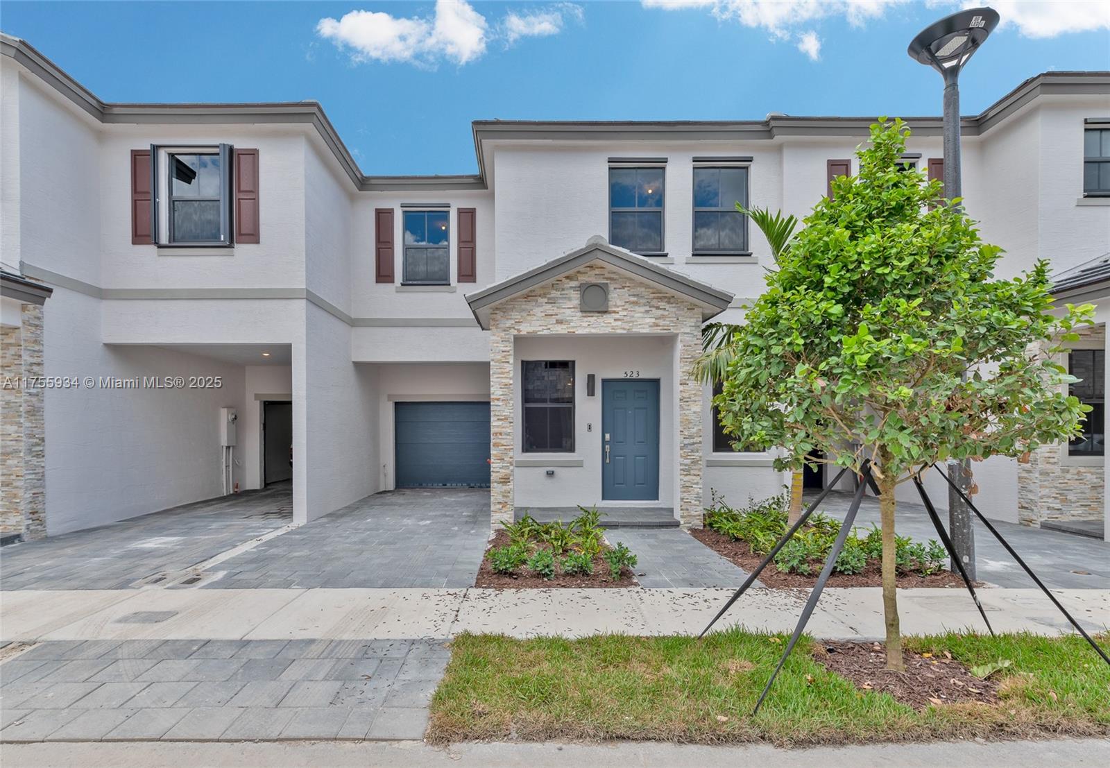 523 SW 19th Ter