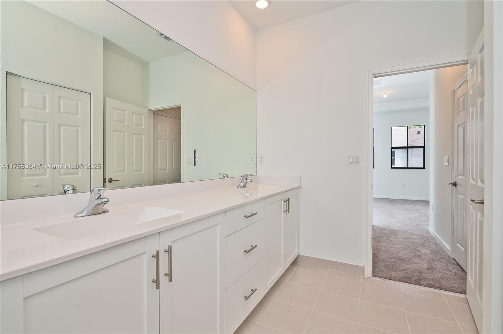 523 SW 19th Ter