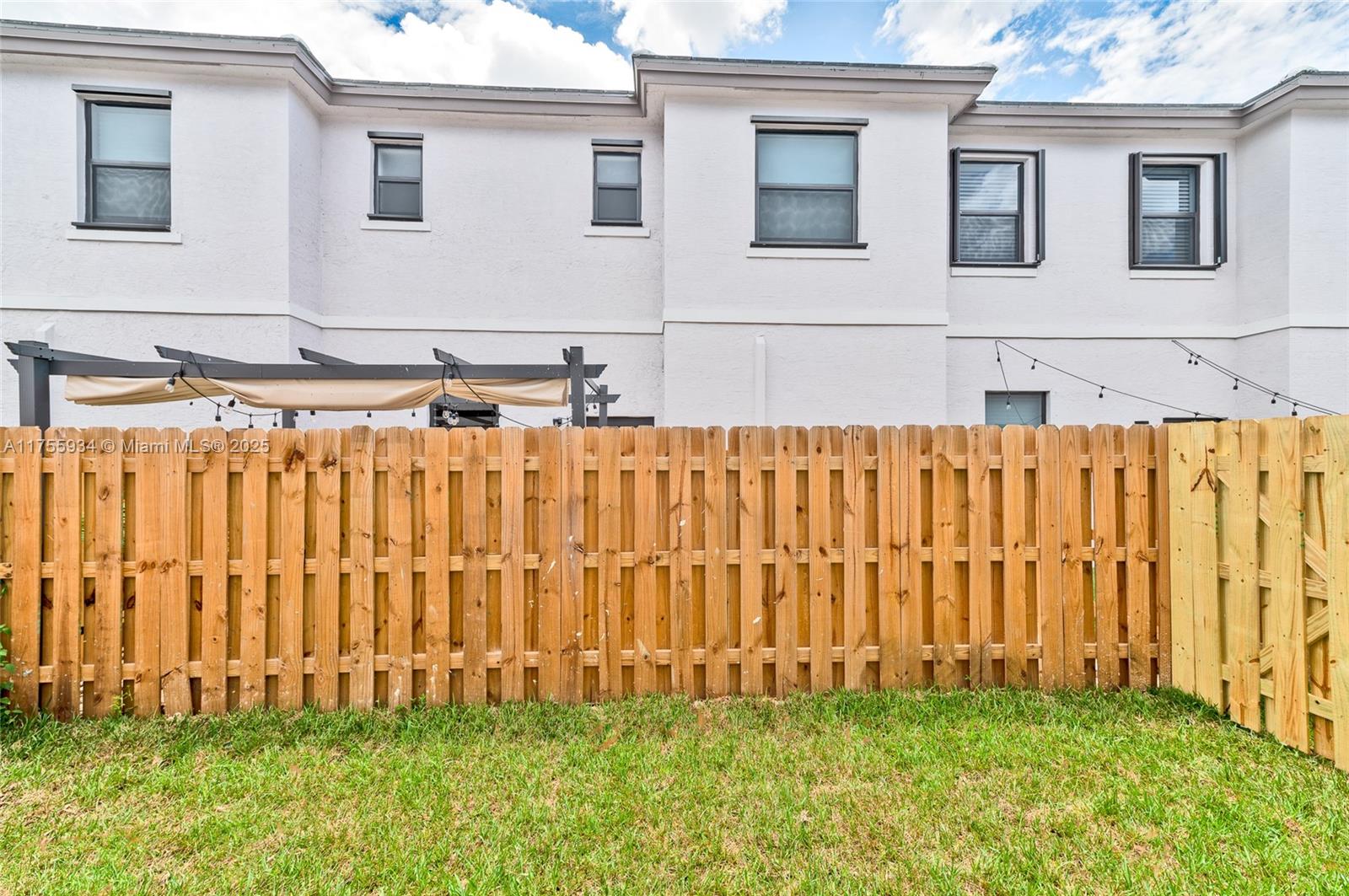 523 SW 19th Ter