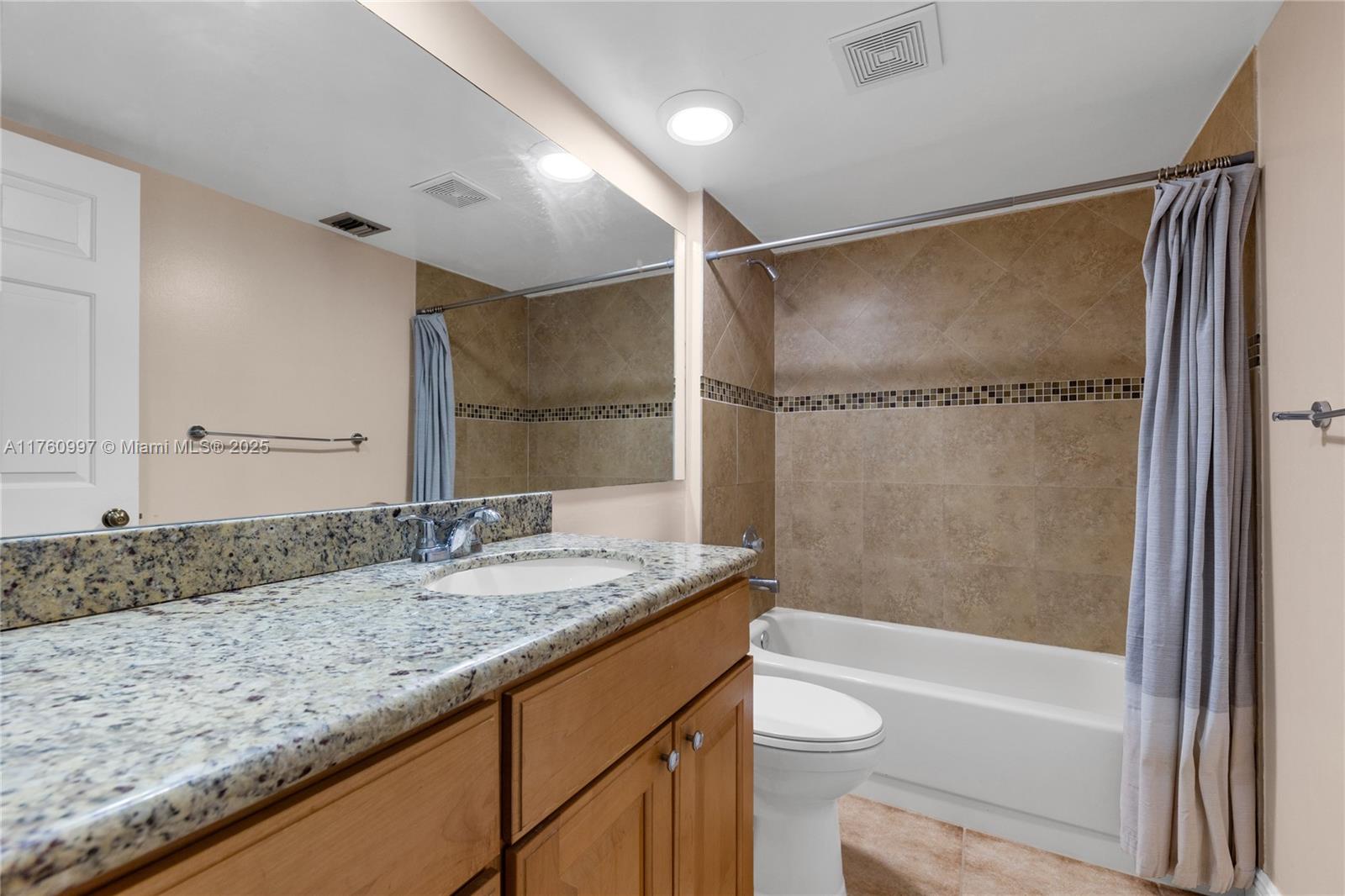 6025 Balboa Cir # 204