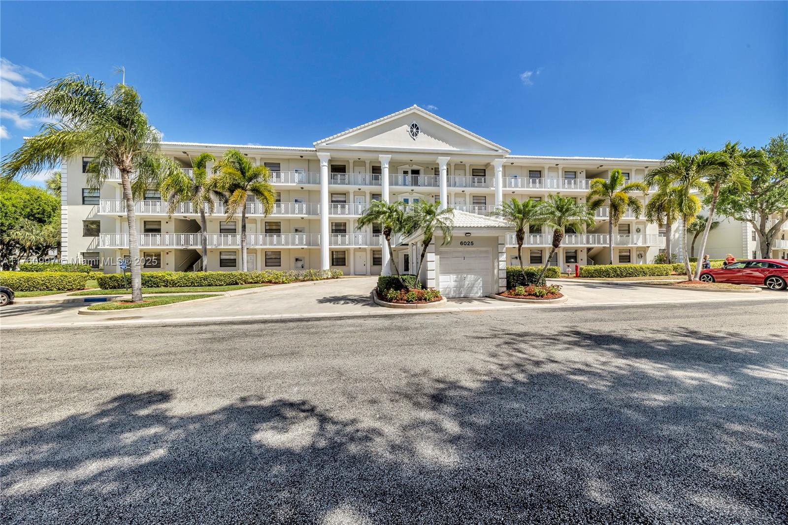 6025 Balboa Cir # 204