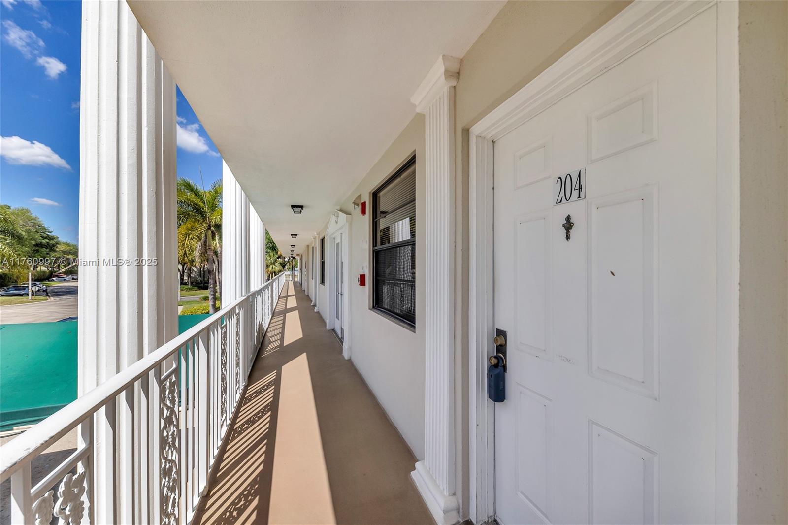 6025 Balboa Cir # 204