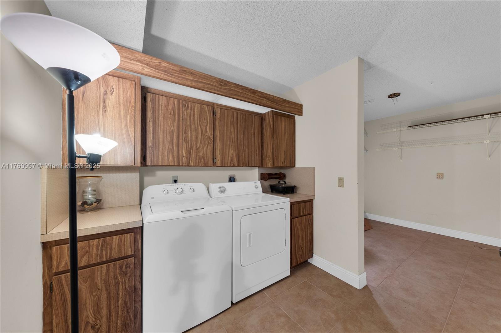 6025 Balboa Cir # 204