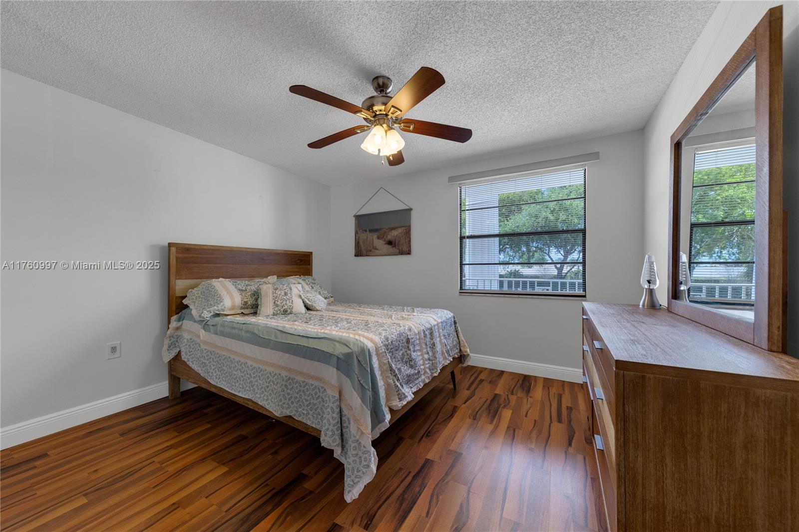 6025 Balboa Cir # 204