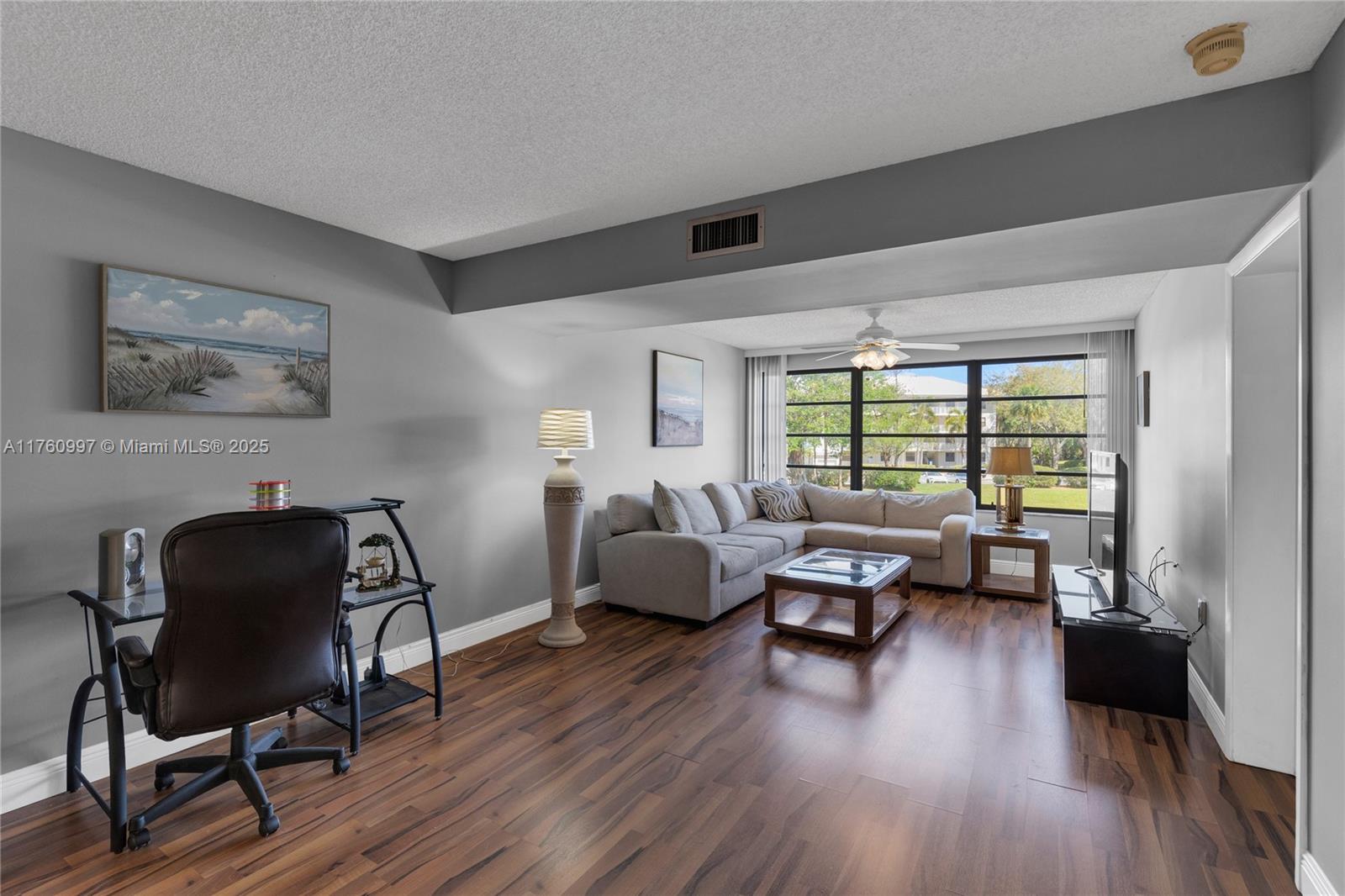6025 Balboa Cir # 204