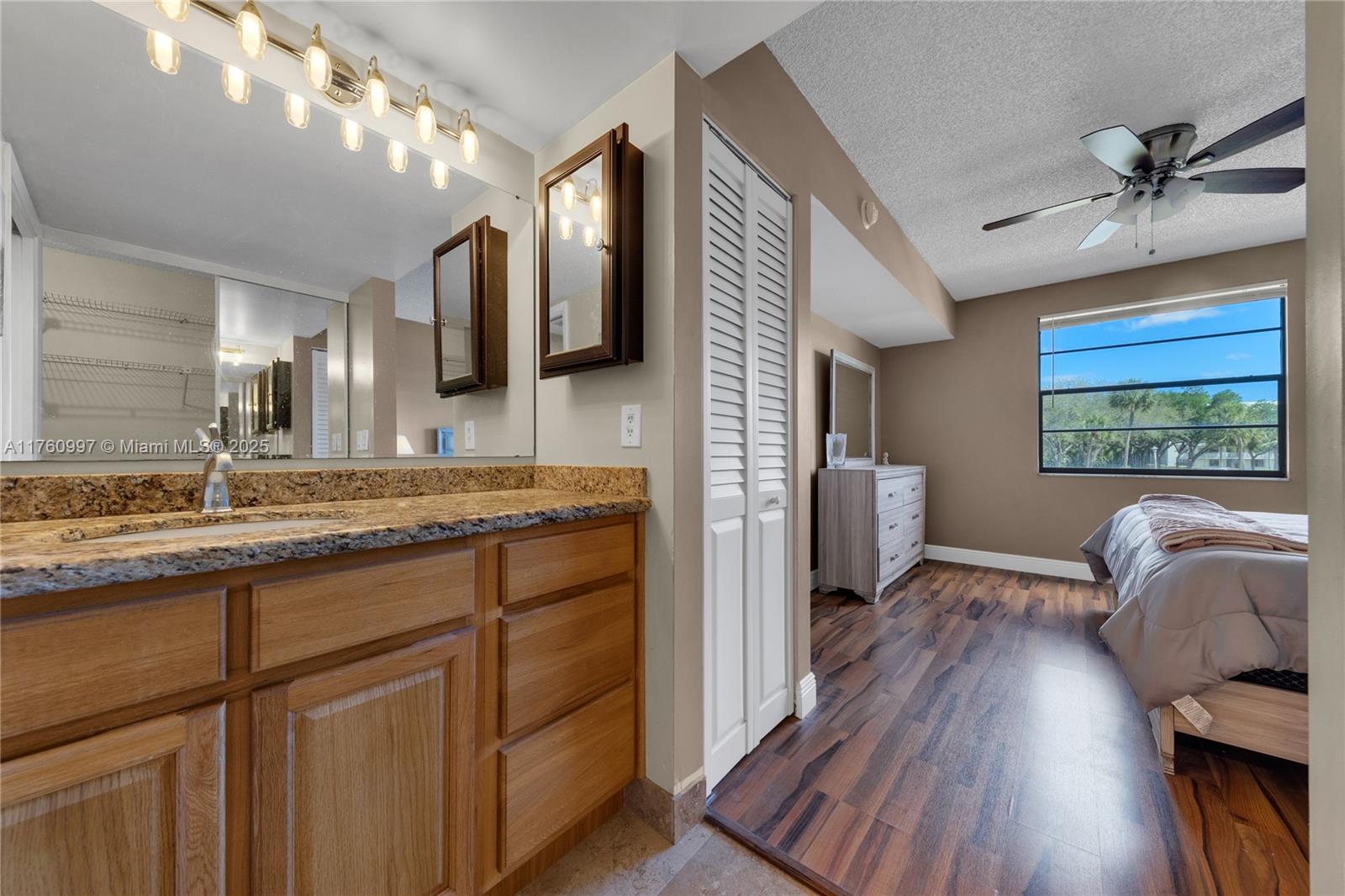 6025 Balboa Cir # 204