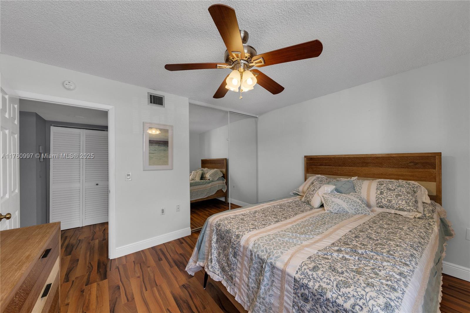 6025 Balboa Cir # 204