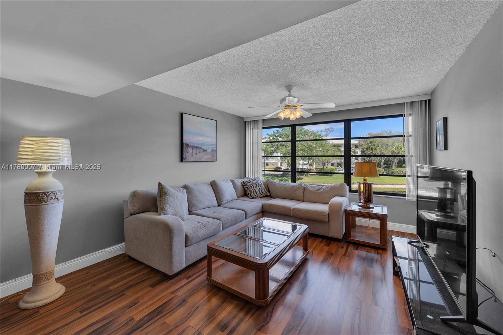 6025 Balboa Cir # 204