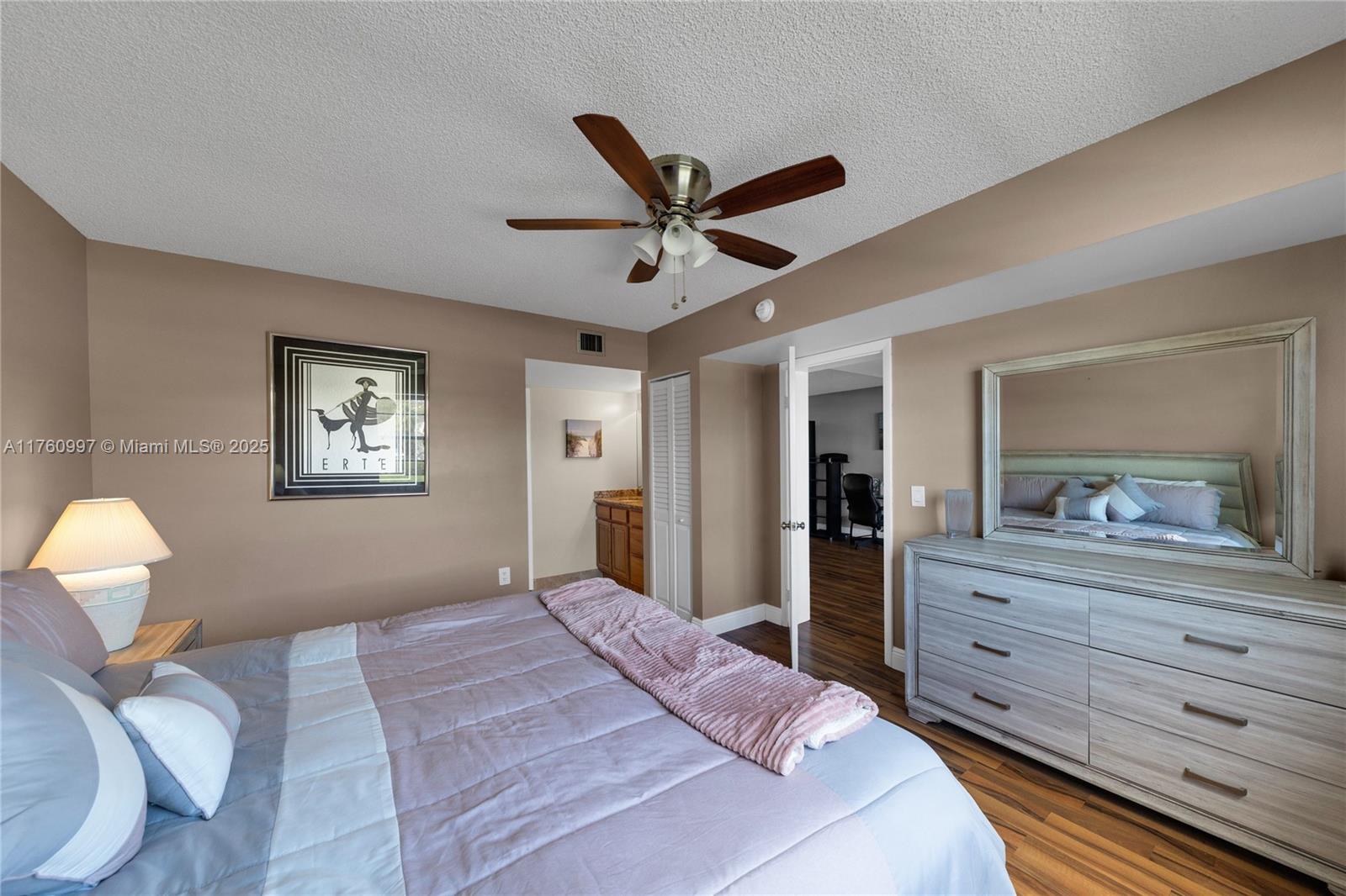 6025 Balboa Cir # 204
