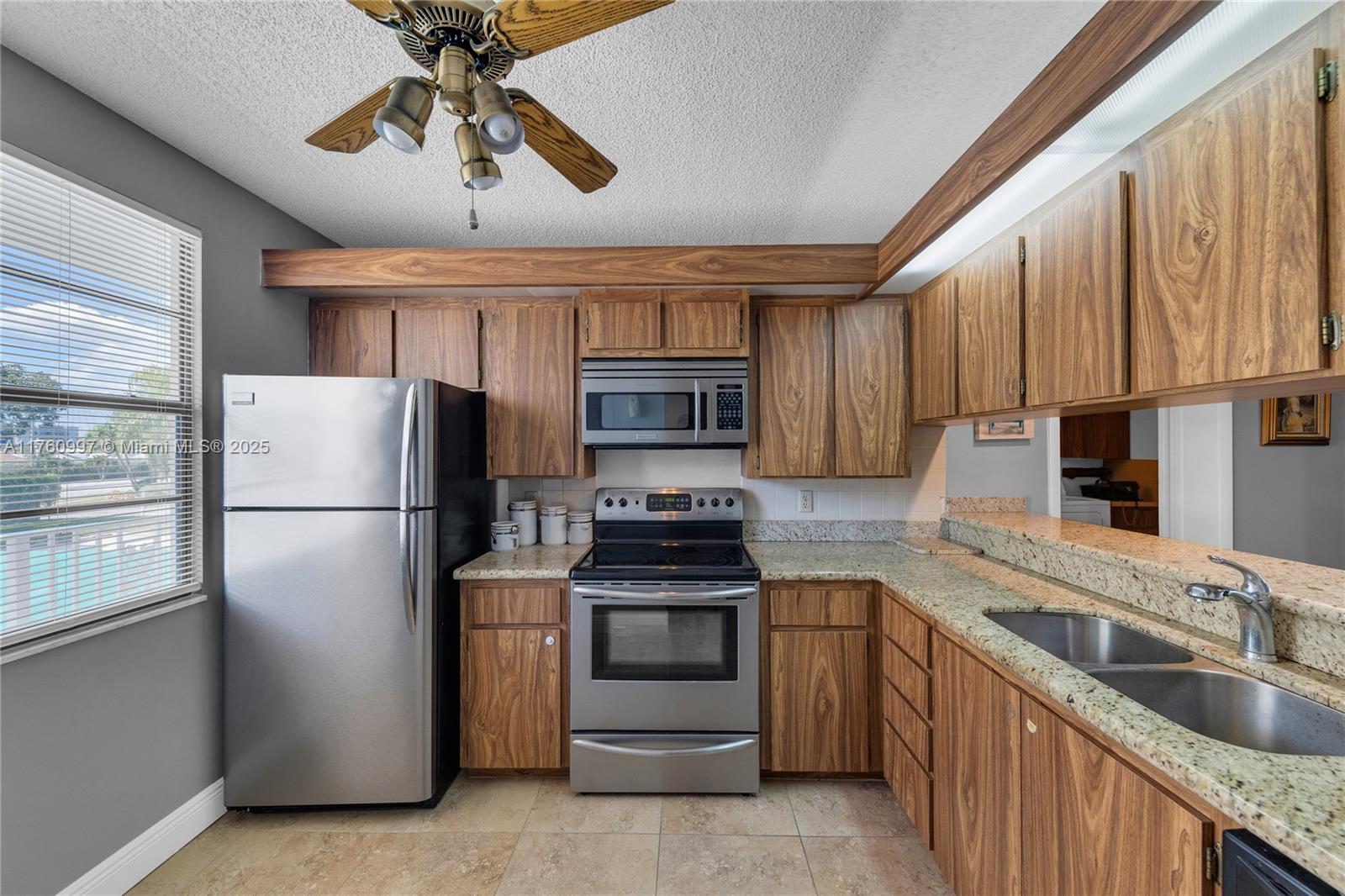 6025 Balboa Cir # 204