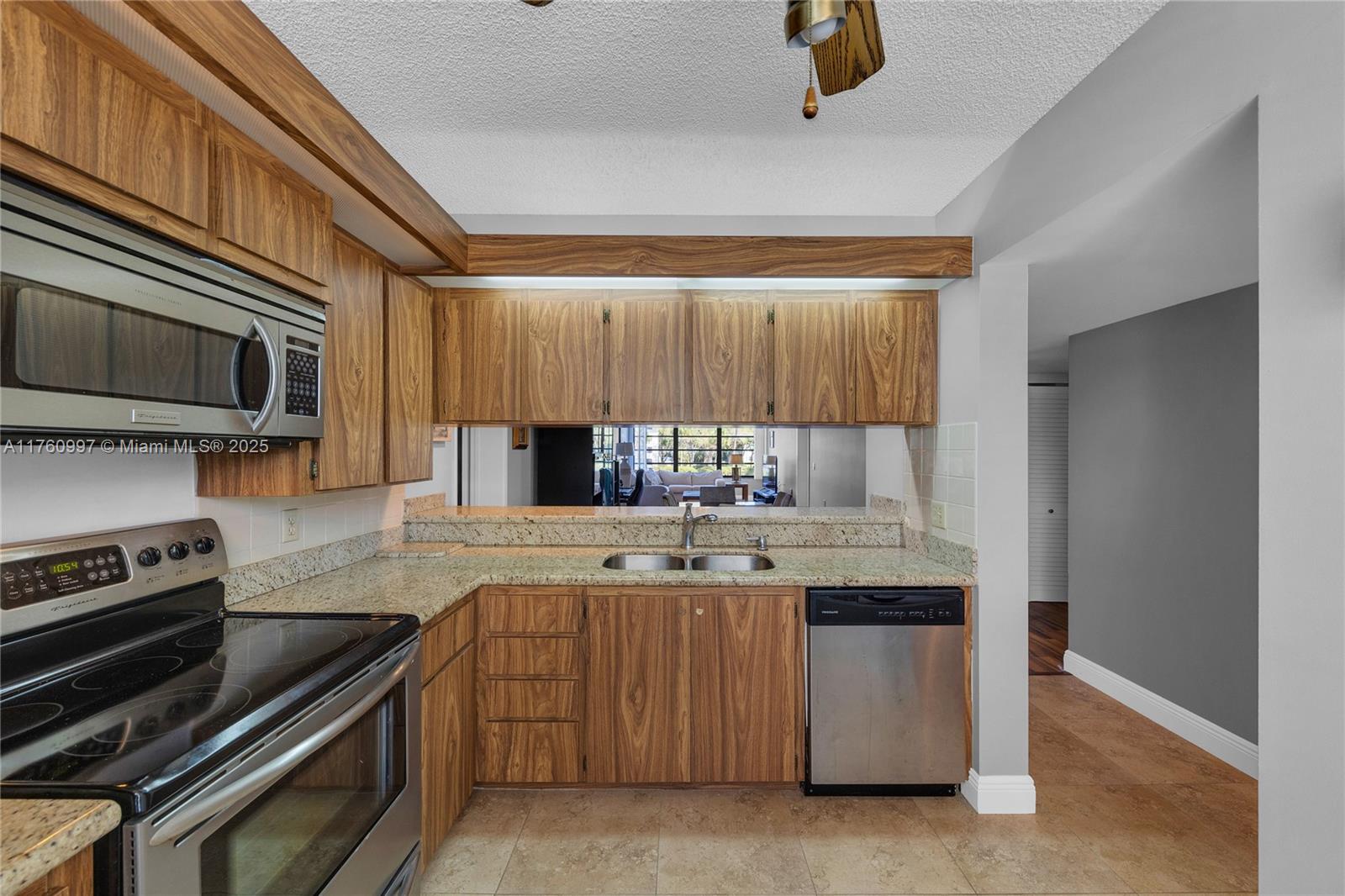 6025 Balboa Cir # 204