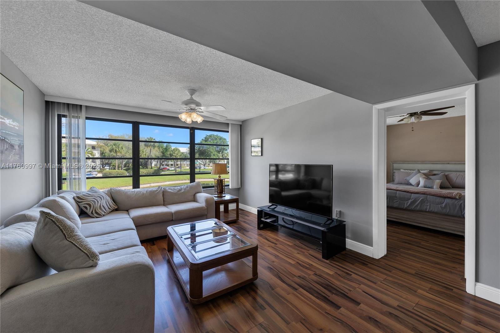 6025 Balboa Cir # 204