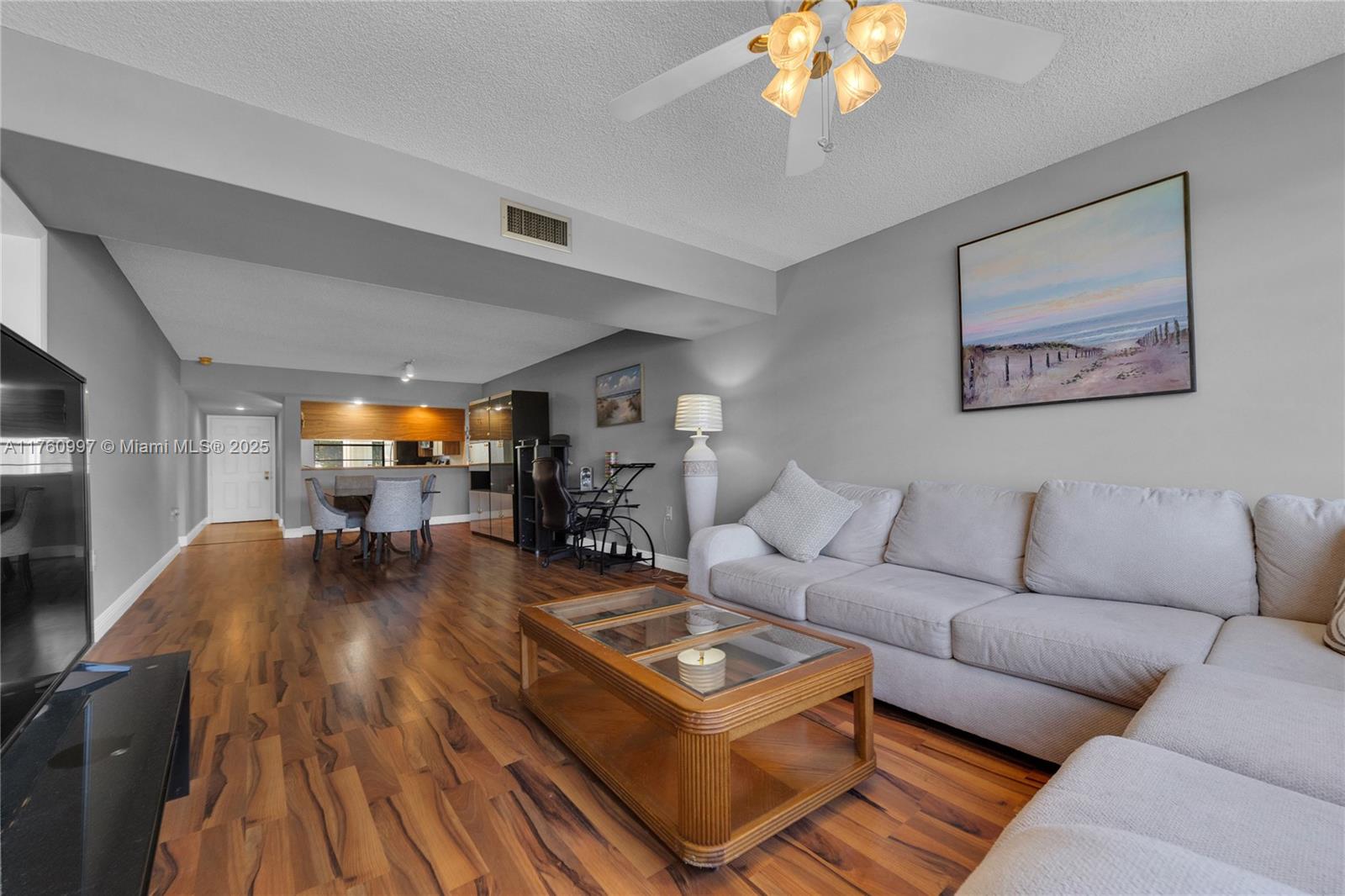 6025 Balboa Cir # 204