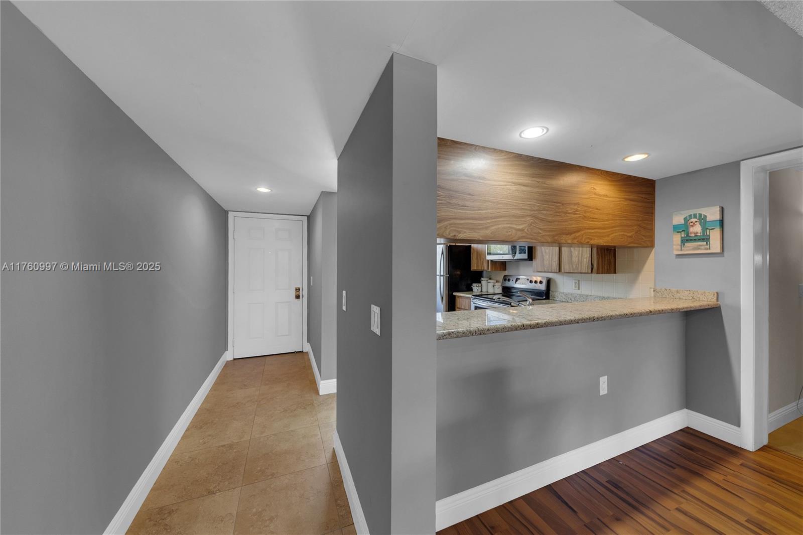 6025 Balboa Cir # 204