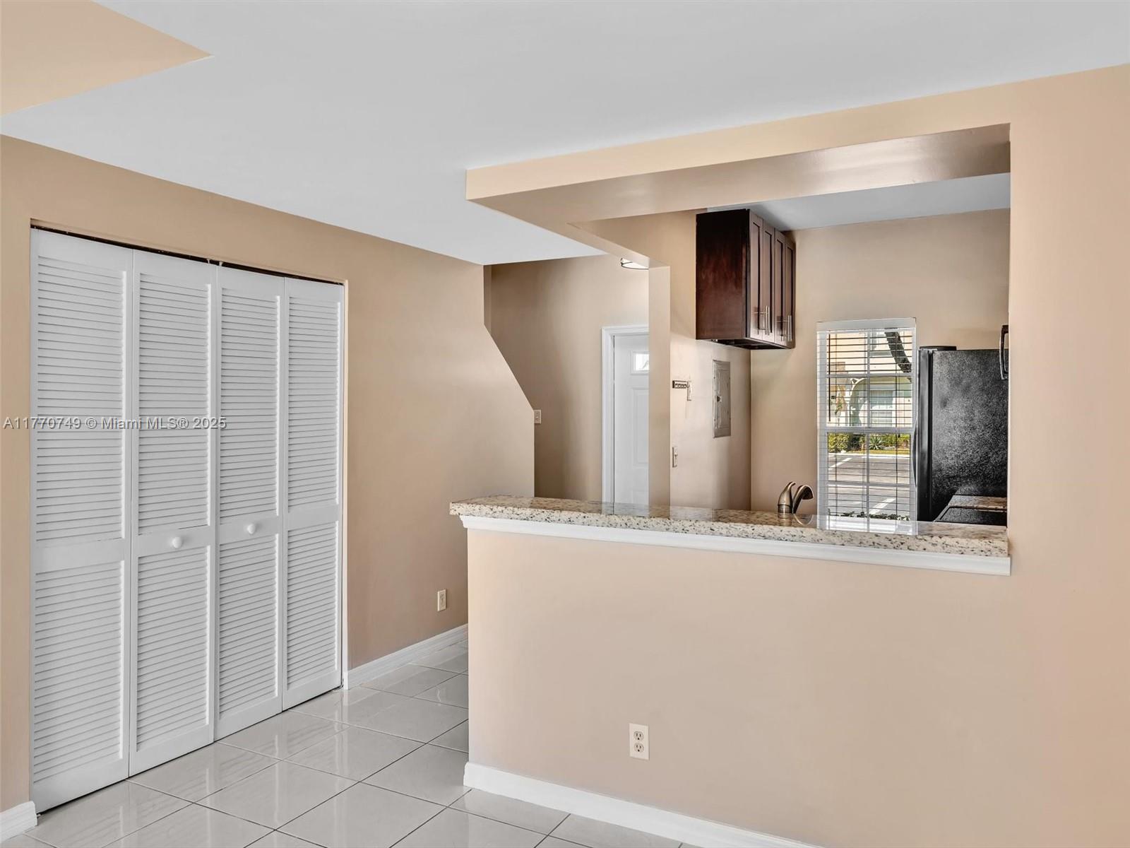 12 Simonton Cir # 12