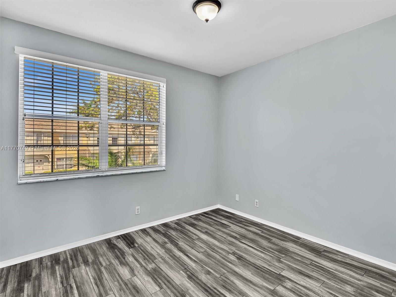 12 Simonton Cir # 12