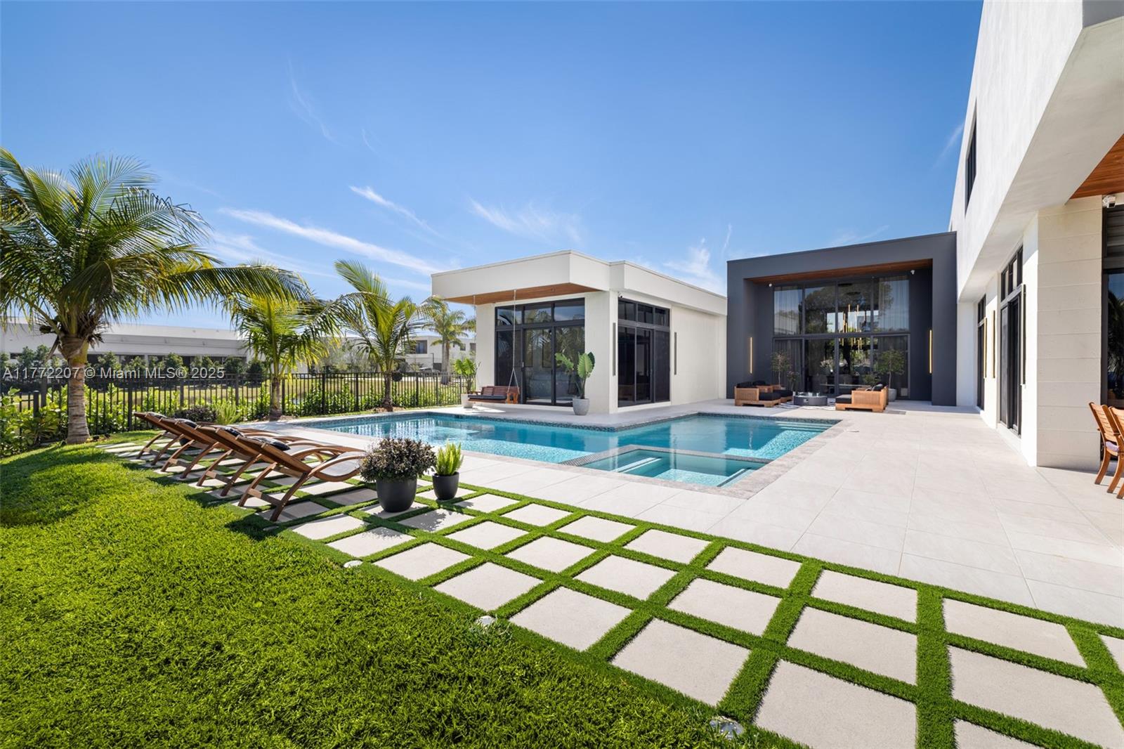 16649 N Botaniko Dr N