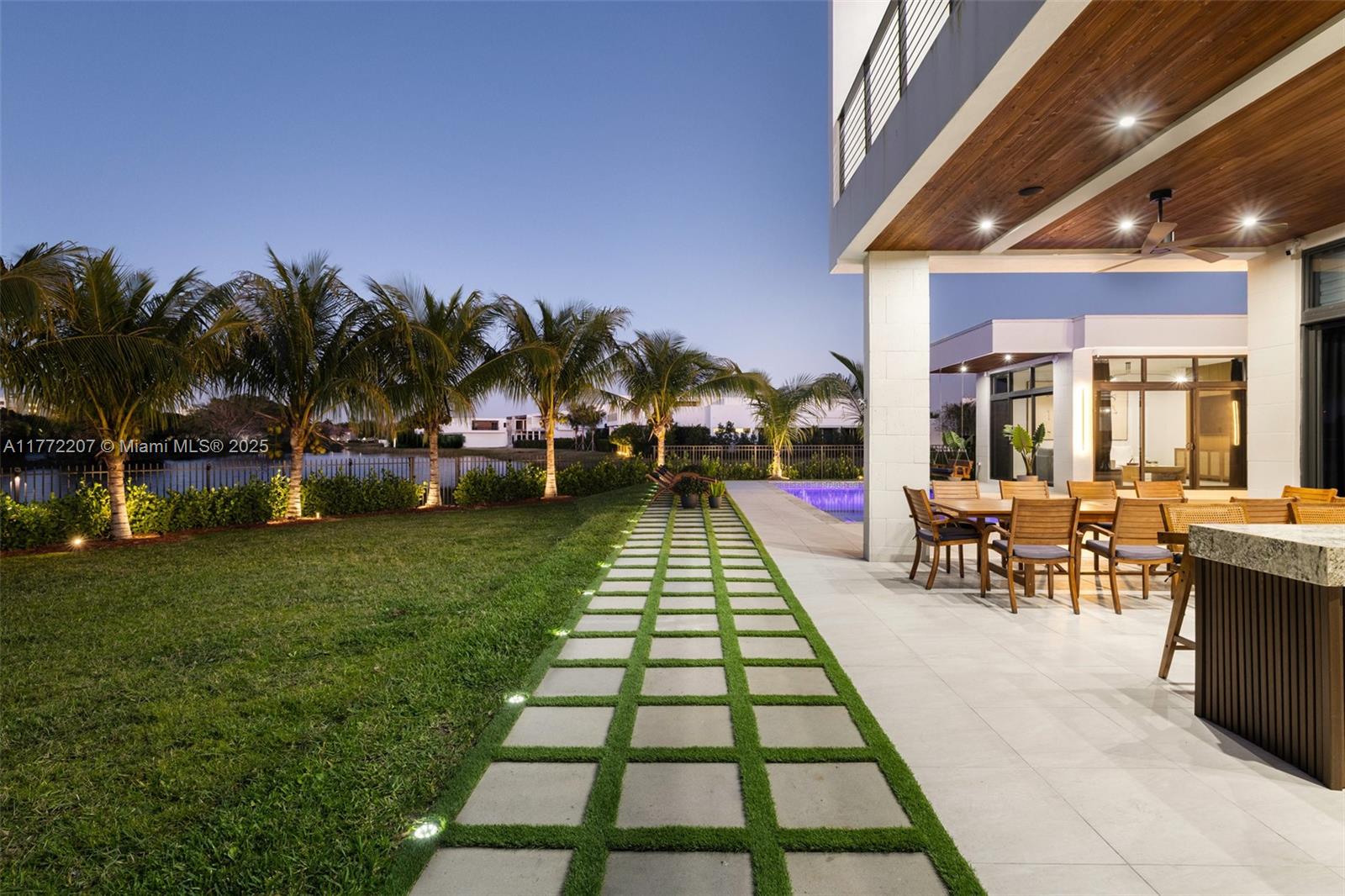 16649 N Botaniko Dr N