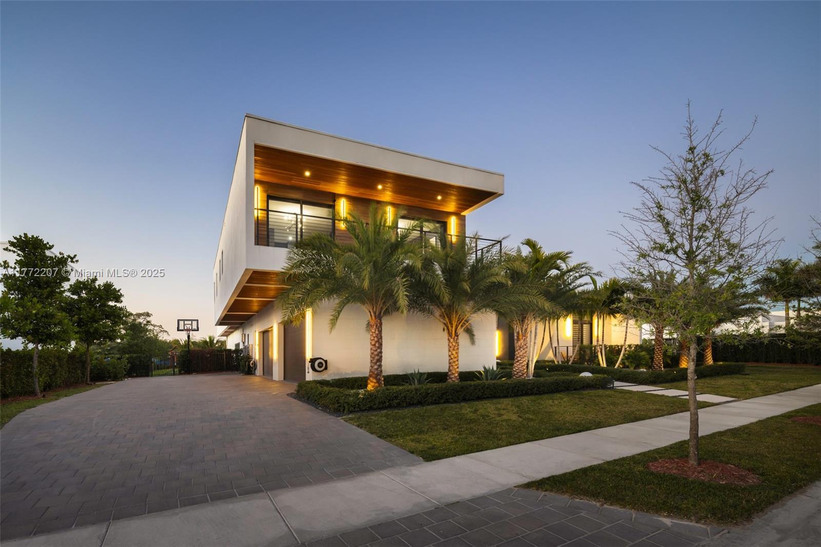 16649 N Botaniko Dr N