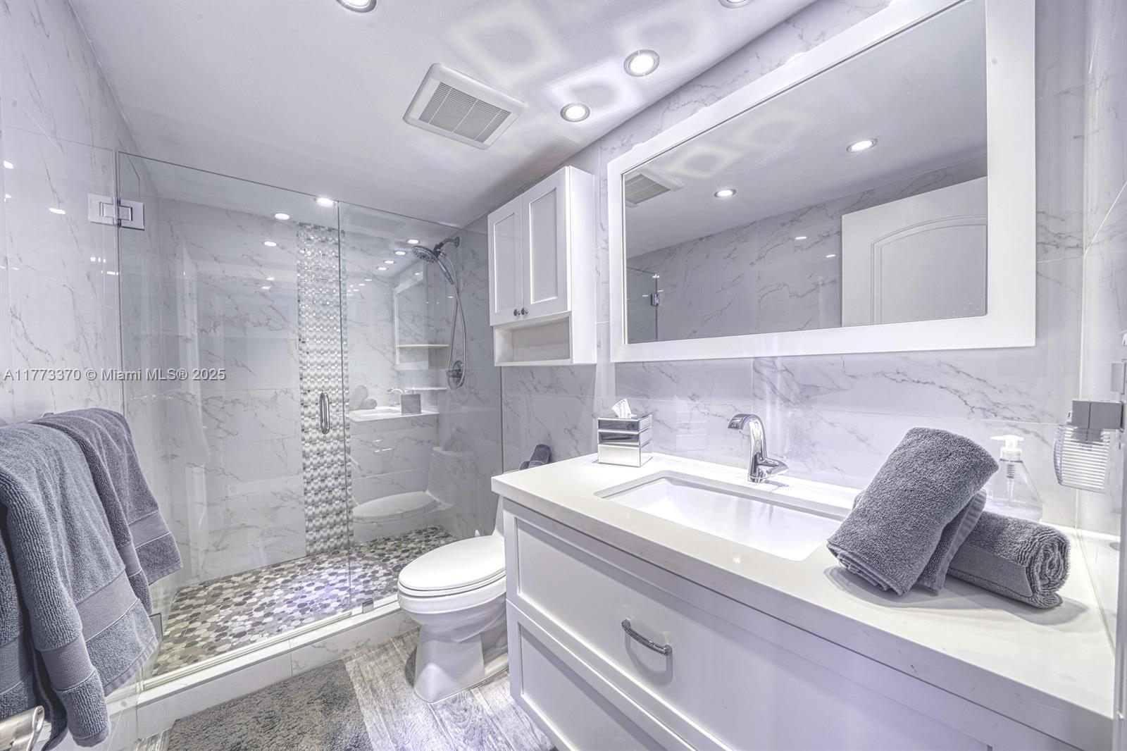 3800 S Ocean Dr # 821