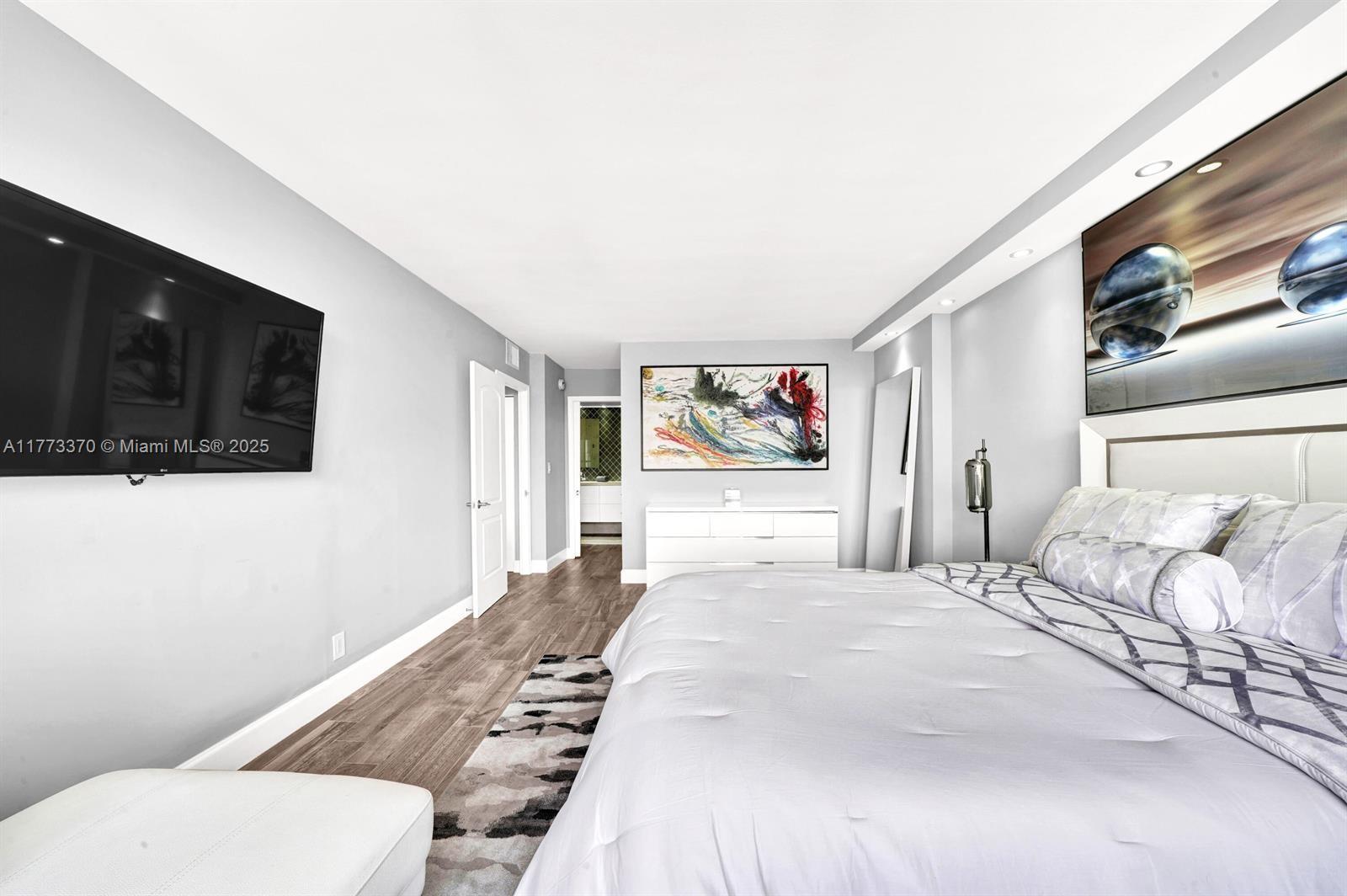 3800 S Ocean Dr # 821