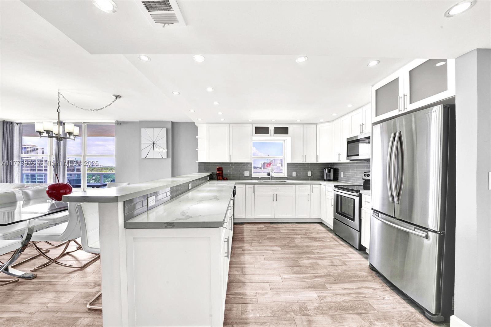 3800 S Ocean Dr # 821