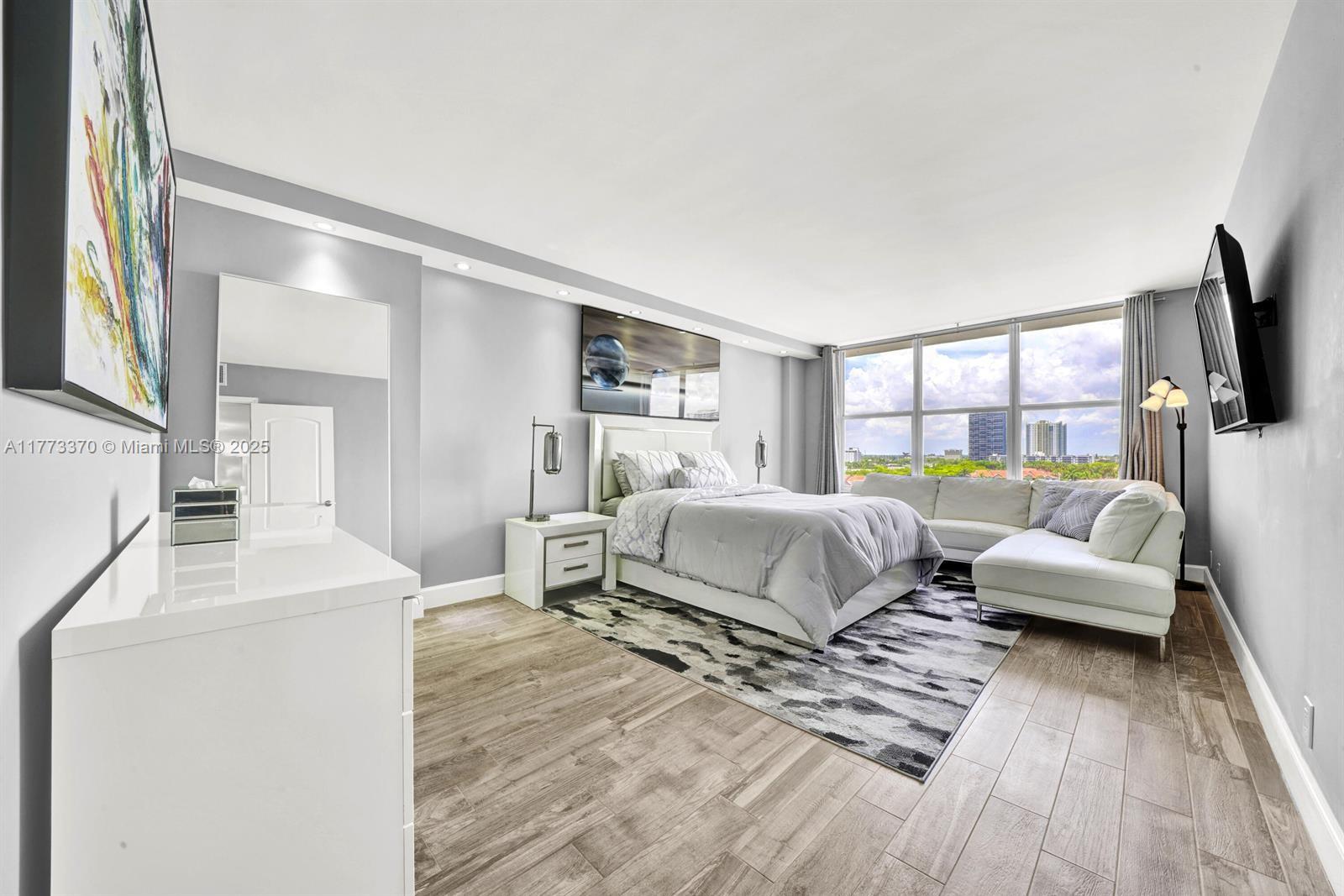 3800 S Ocean Dr # 821