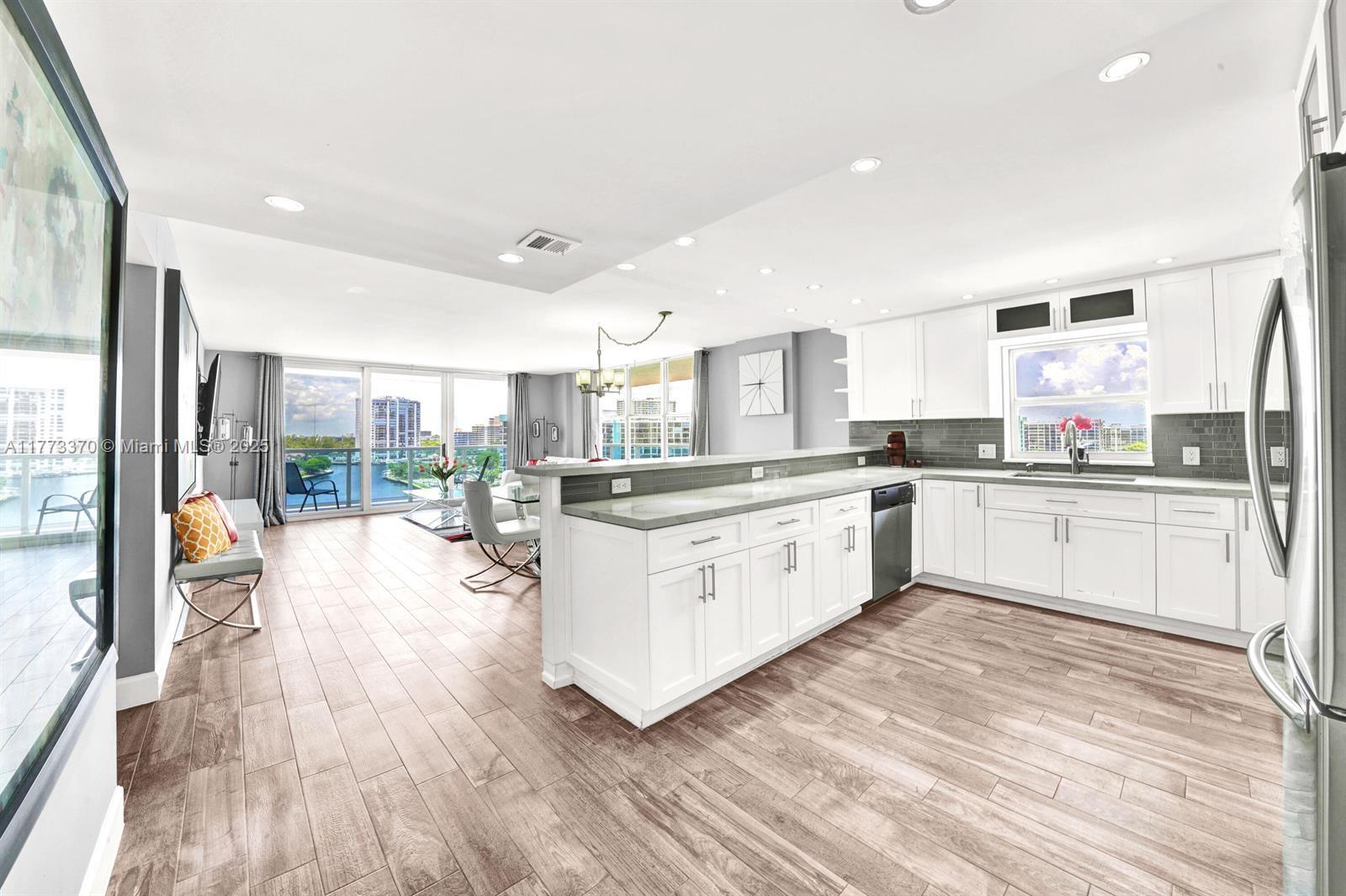 3800 S Ocean Dr # 821