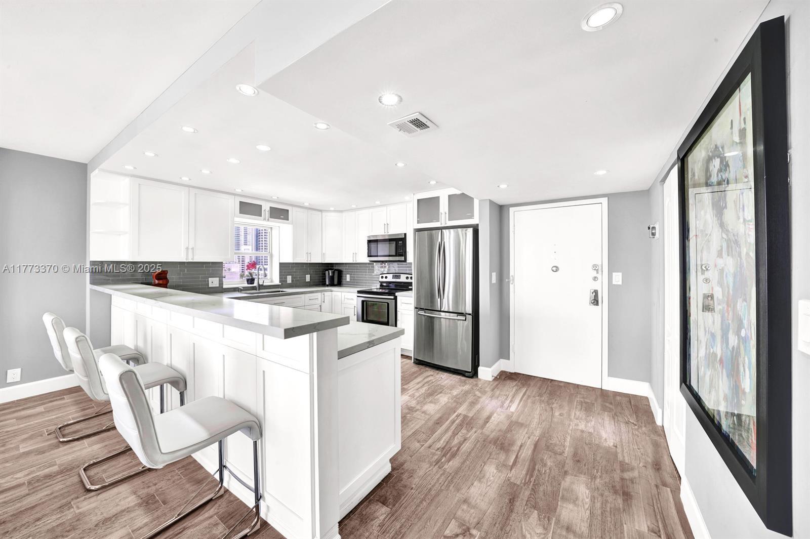 3800 S Ocean Dr # 821