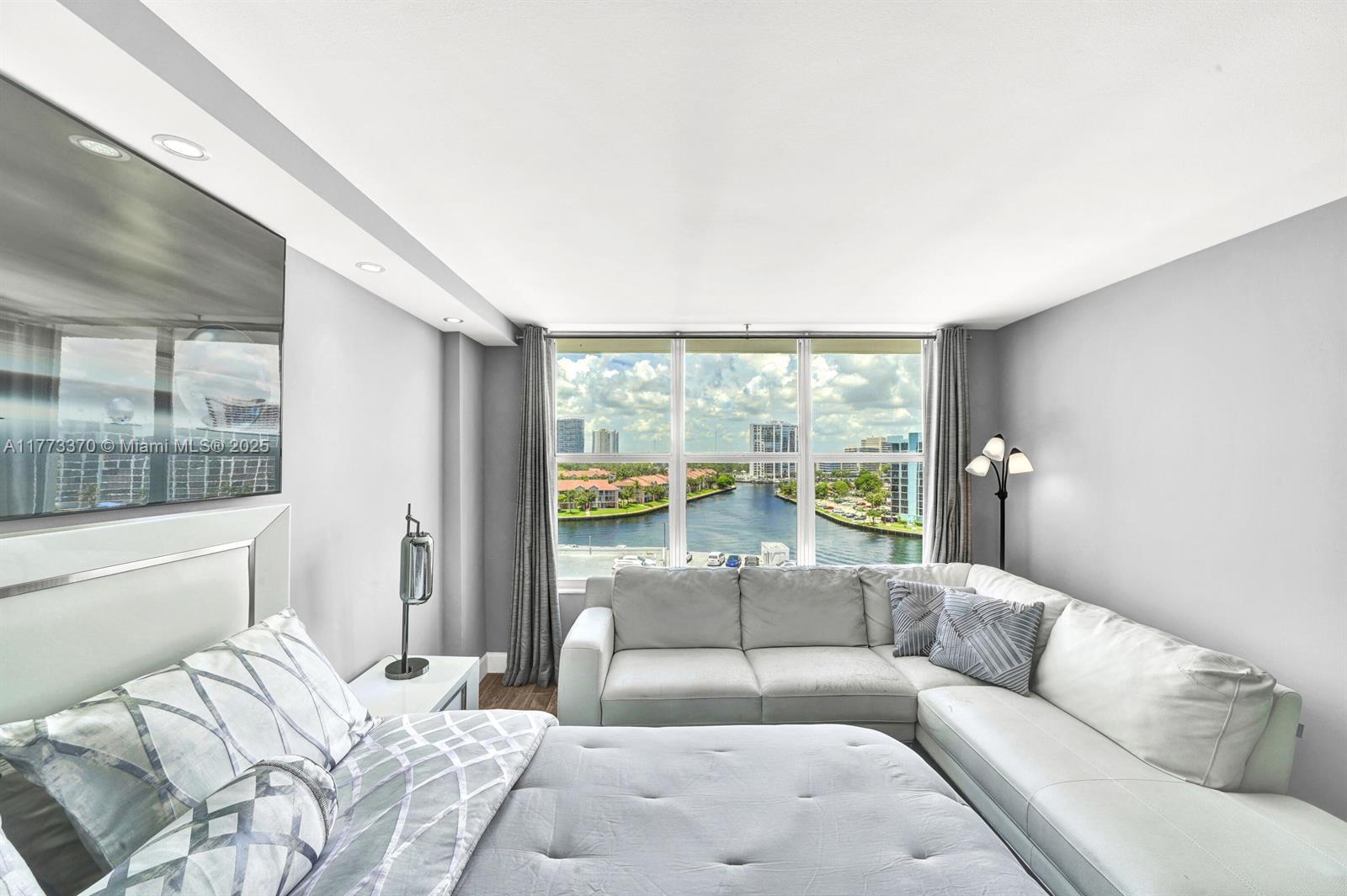 3800 S Ocean Dr # 821