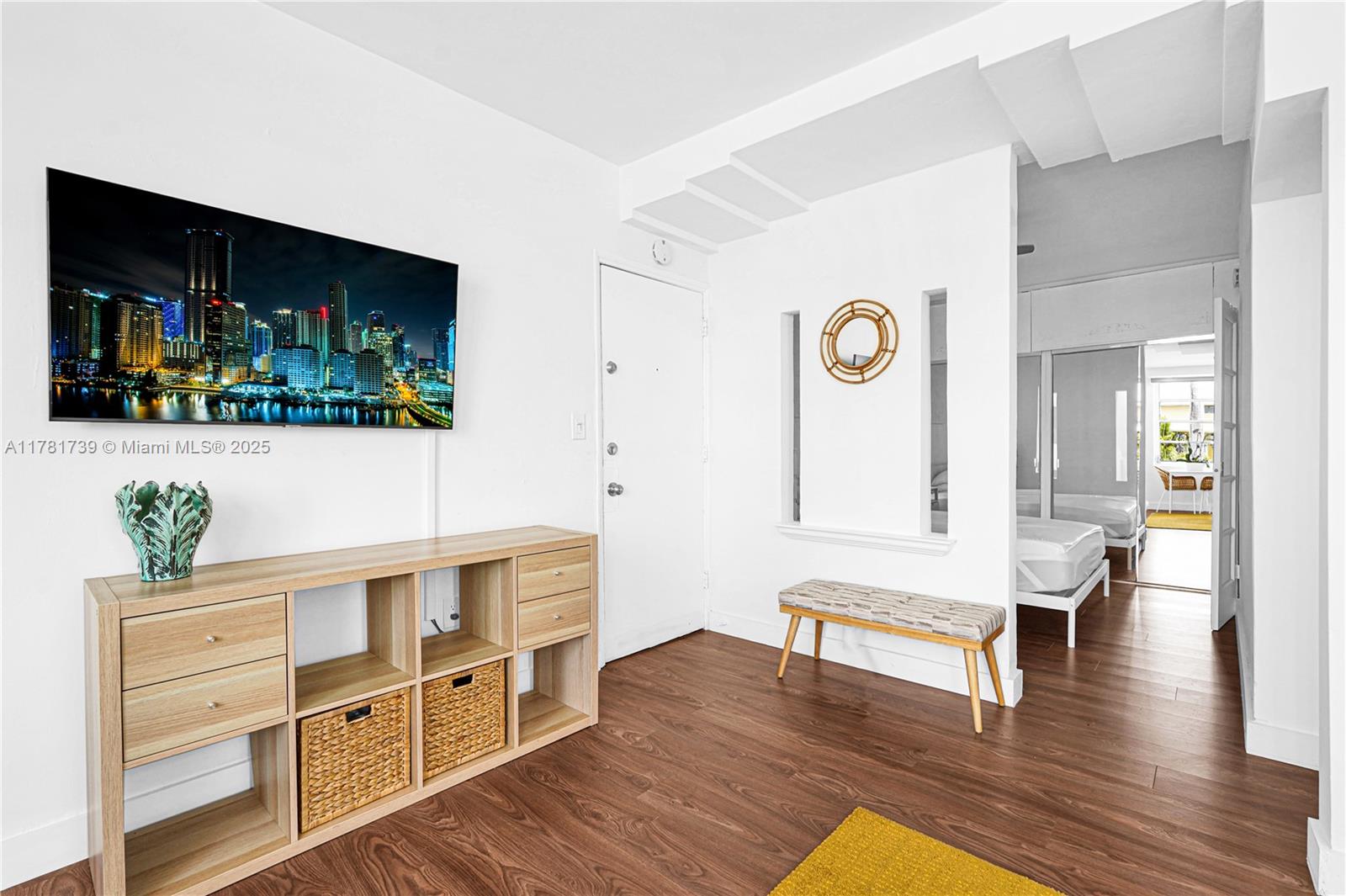 1525 Meridian Ave # 201