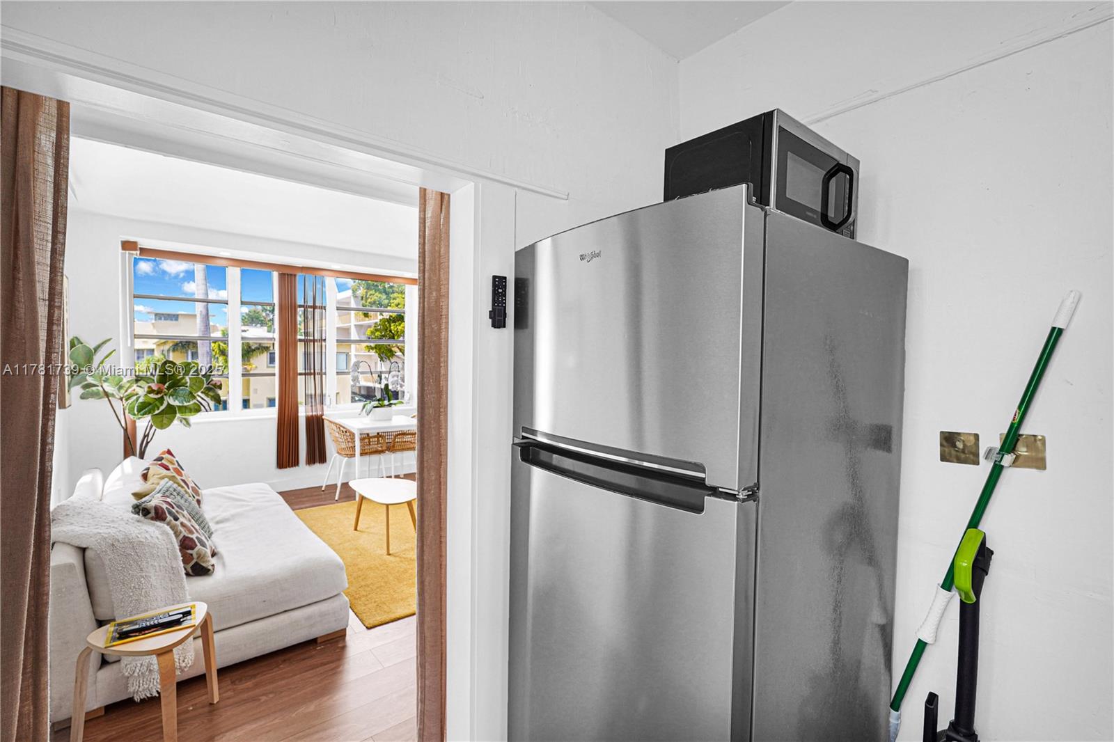 1525 Meridian Ave # 201