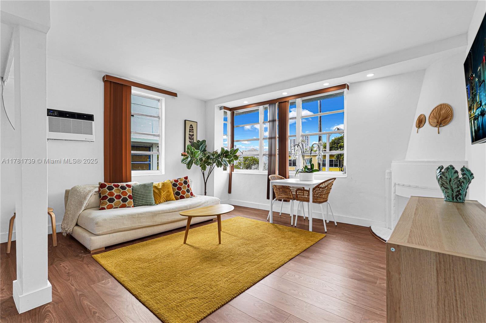 1525 Meridian Ave # 201