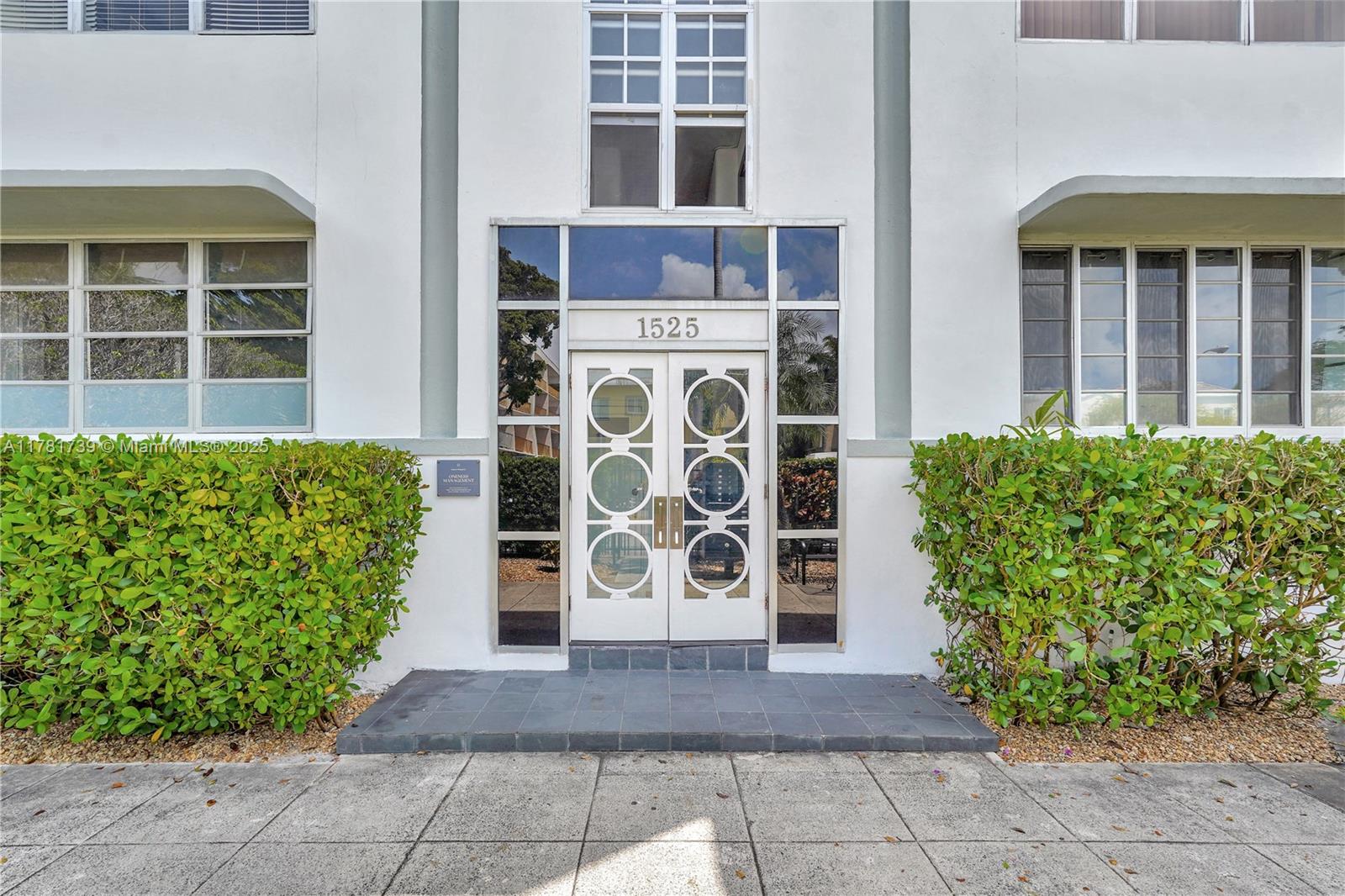 1525 Meridian Ave # 201