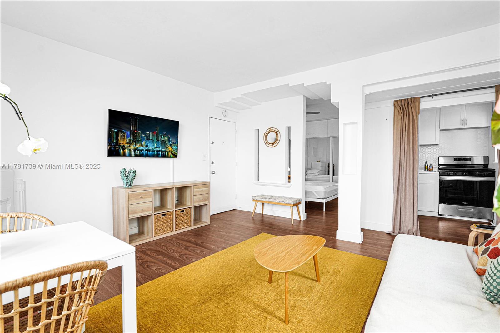 1525 Meridian Ave # 201