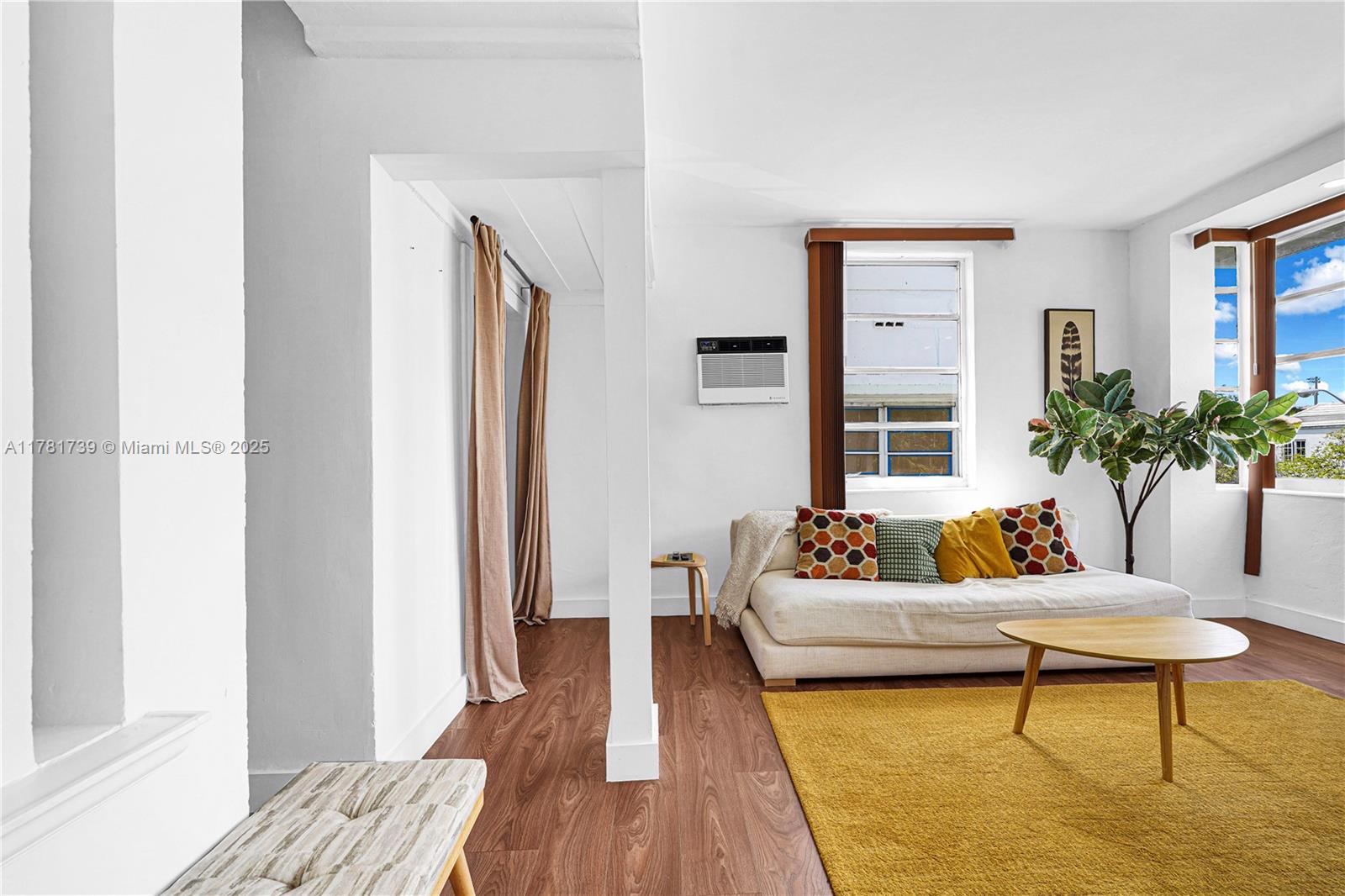 1525 Meridian Ave # 201