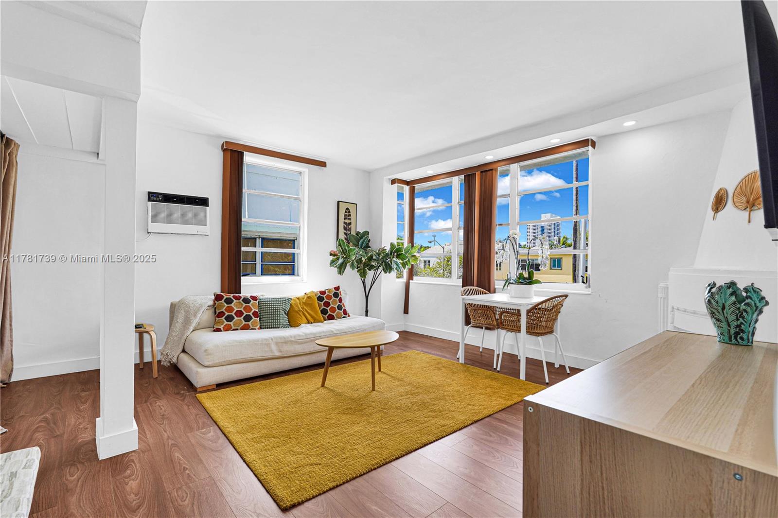 1525 Meridian Ave # 201