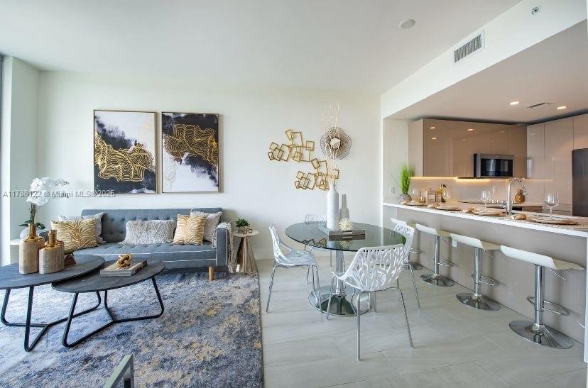 2000 Metropica Way # 905