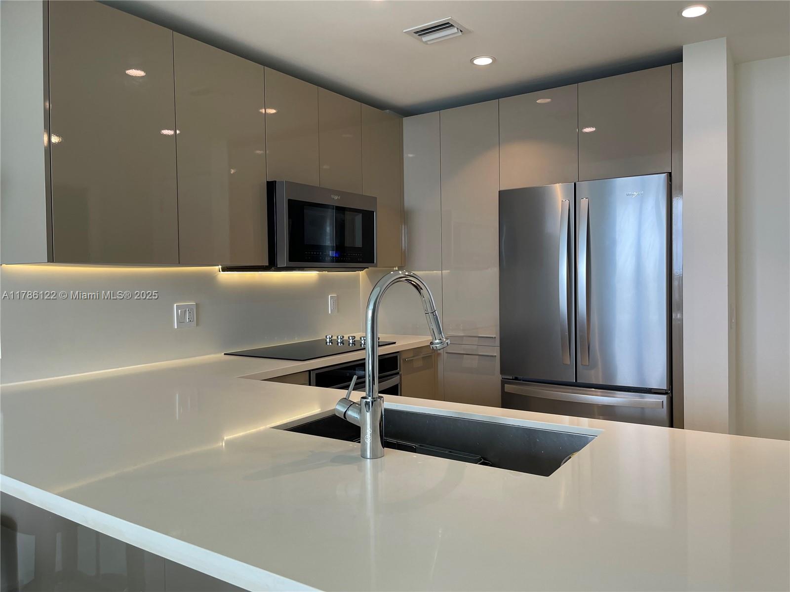 2000 Metropica Way # 905